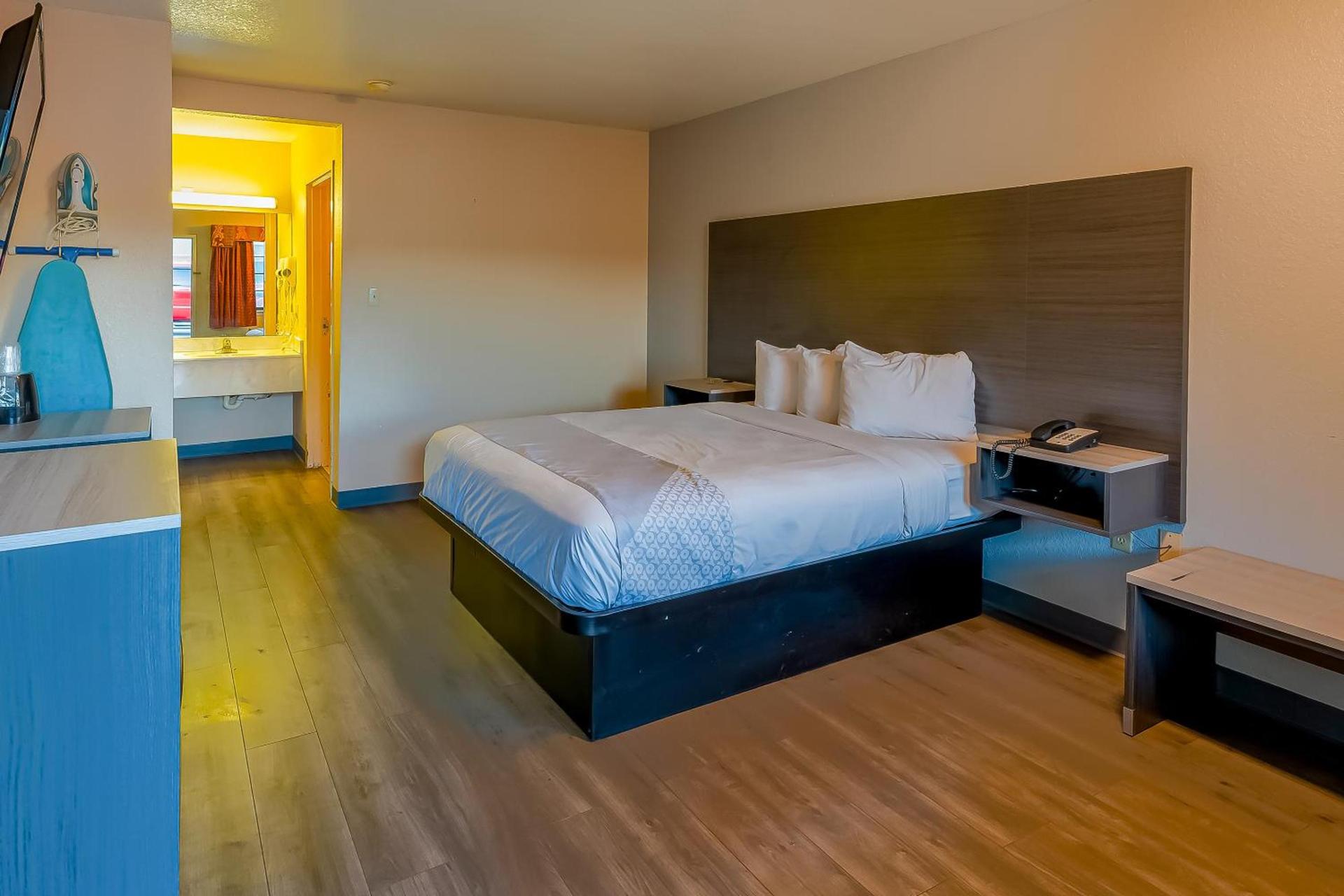 OYO Hotel Yoakum West photo 47