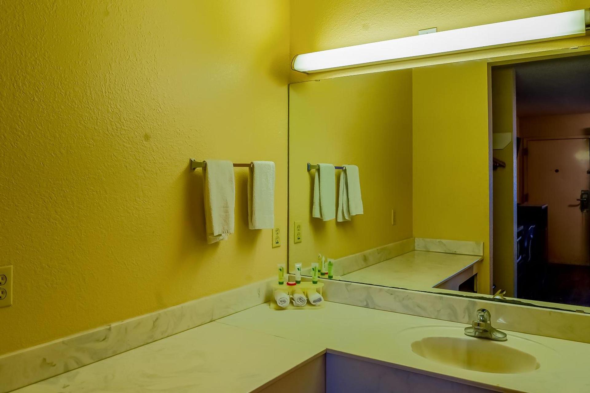 OYO Hotel Yoakum West photo 45