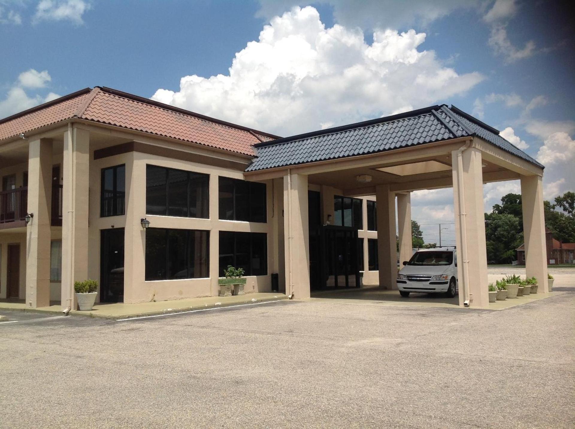 Days Inn by Wyndham Clinton photo 2