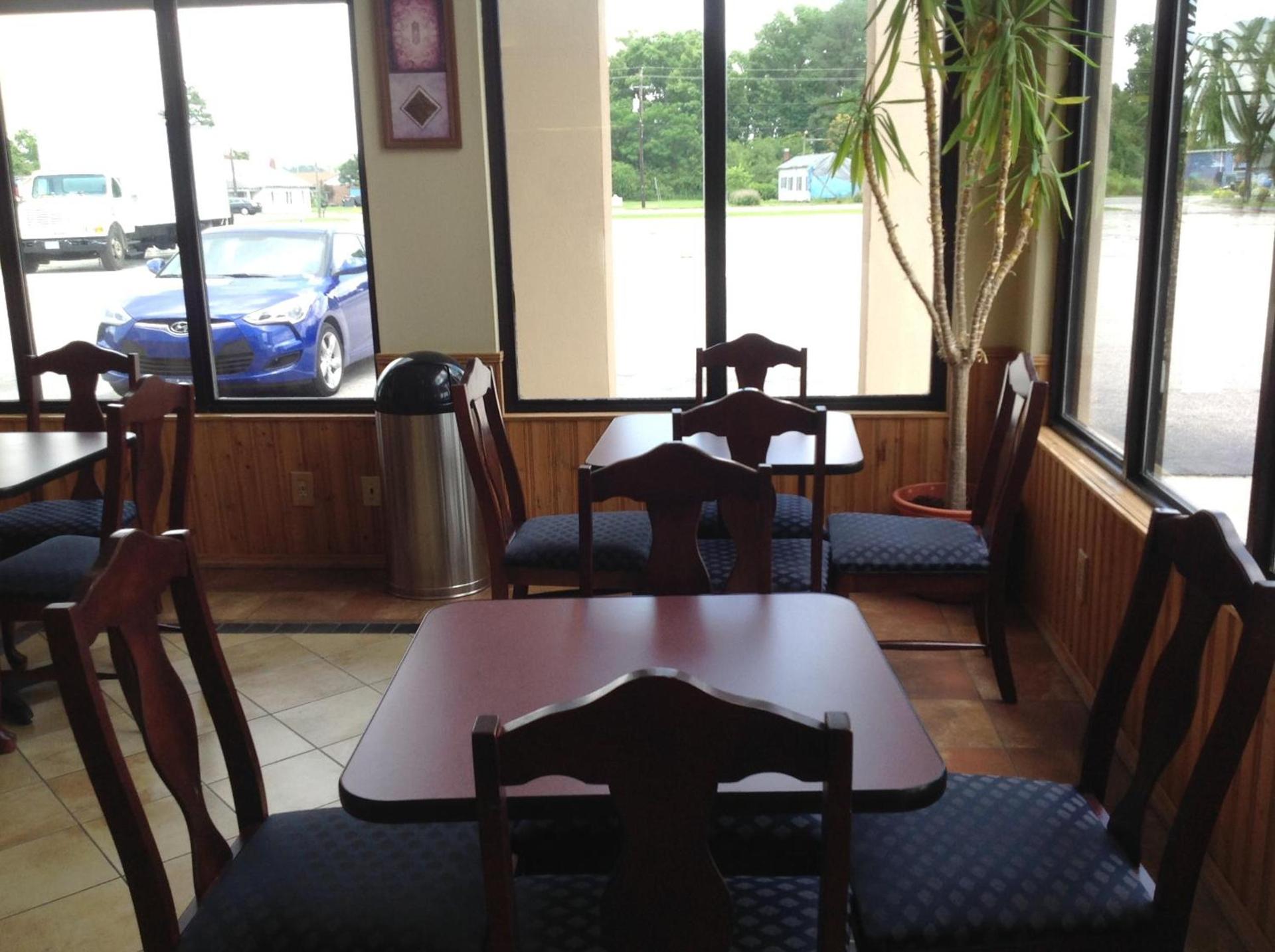 Days Inn by Wyndham Clinton photo 13
