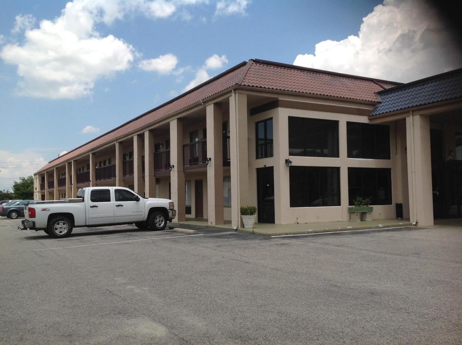 Days Inn by Wyndham Clinton photo 14