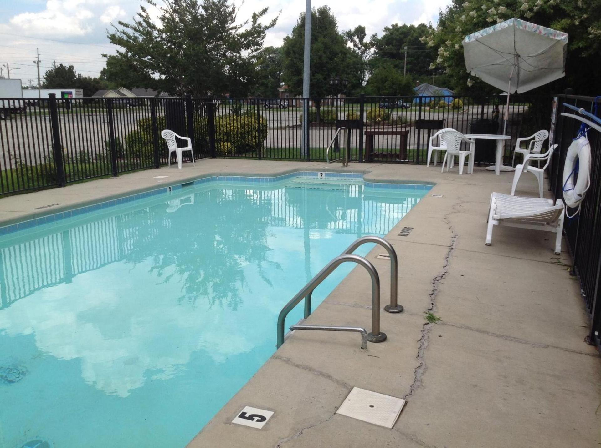 Days Inn by Wyndham Clinton photo 5