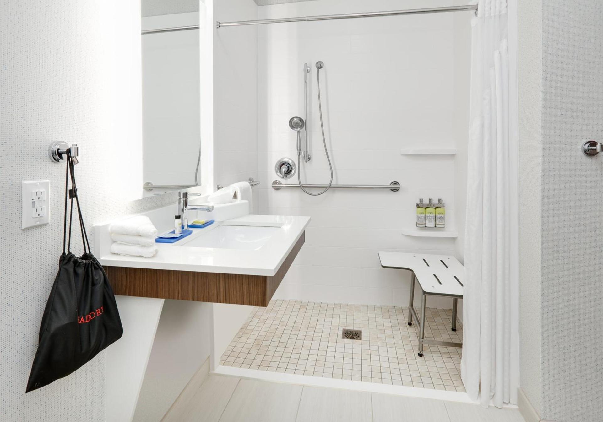 Holiday Inn Express & Suites Mitchell by IHG photo 16