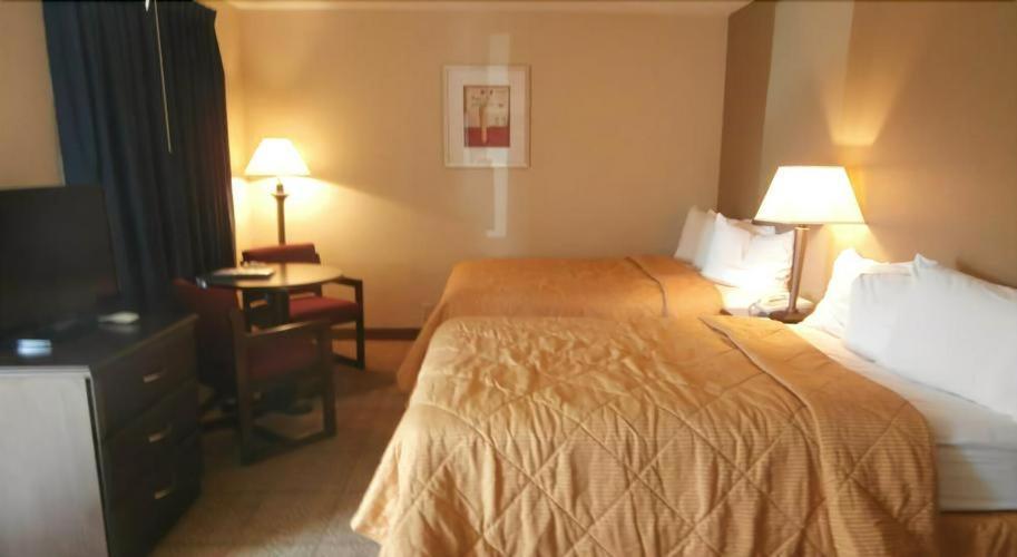 Clinton Inn & Suites photo 38