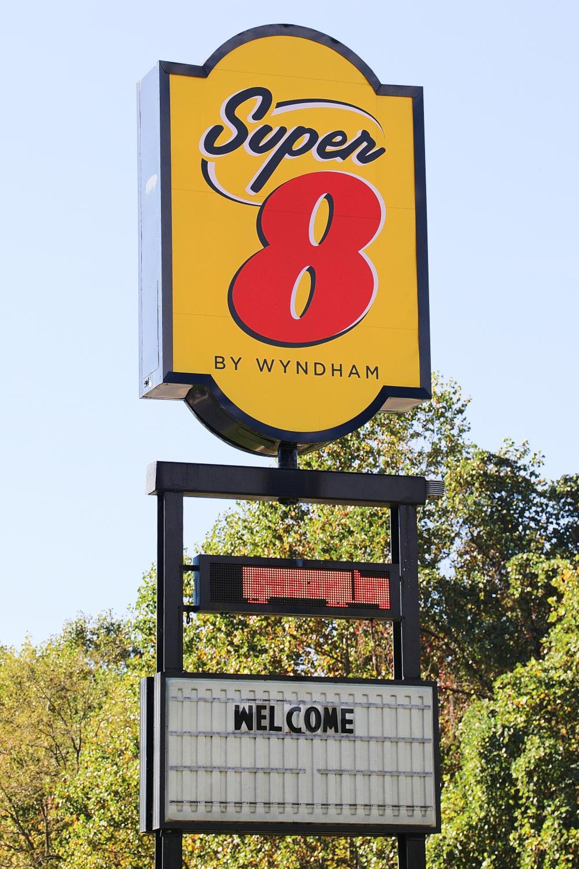 Super 8 by Wyndham Marion NC photo 10