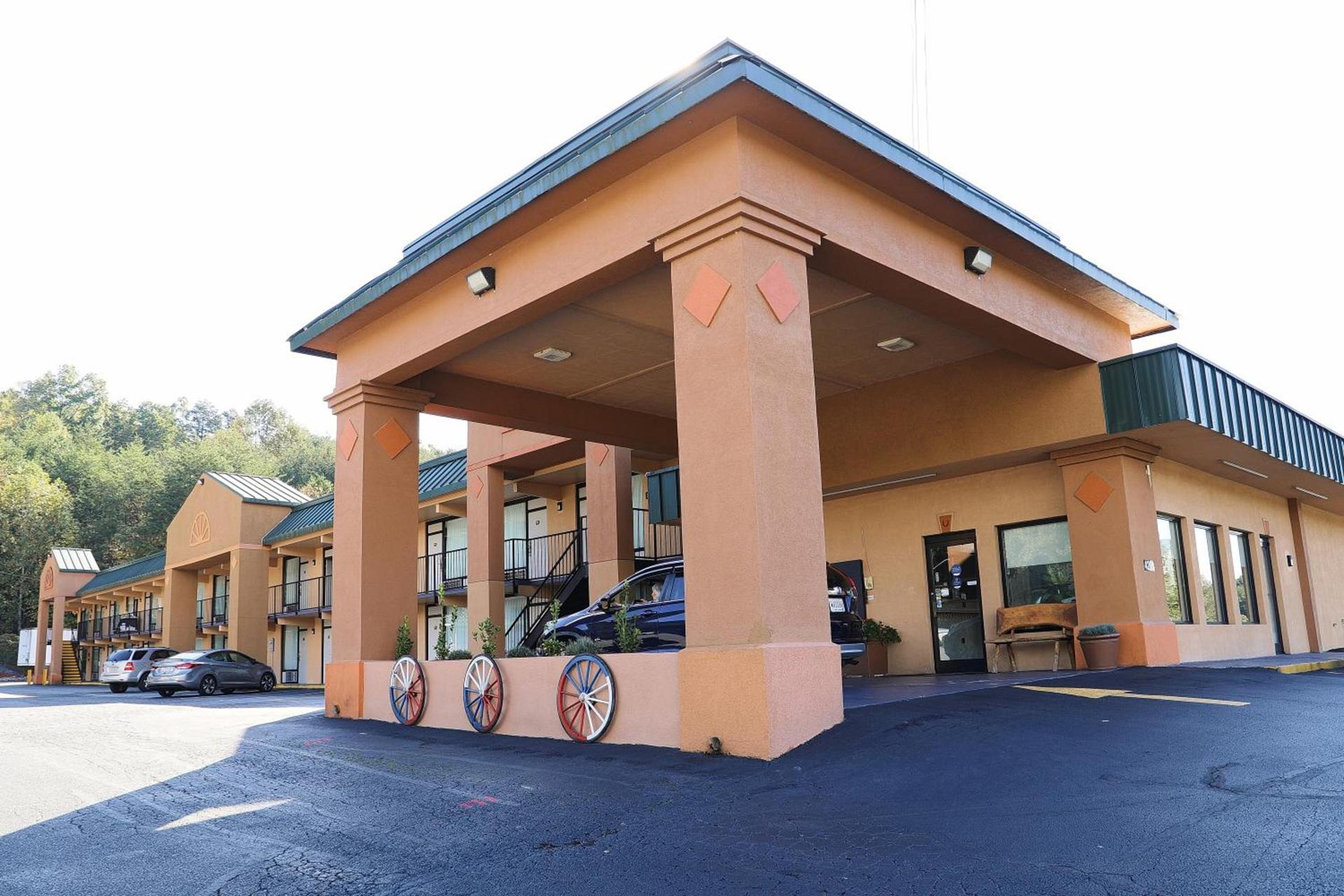 Super 8 by Wyndham Marion NC photo 21