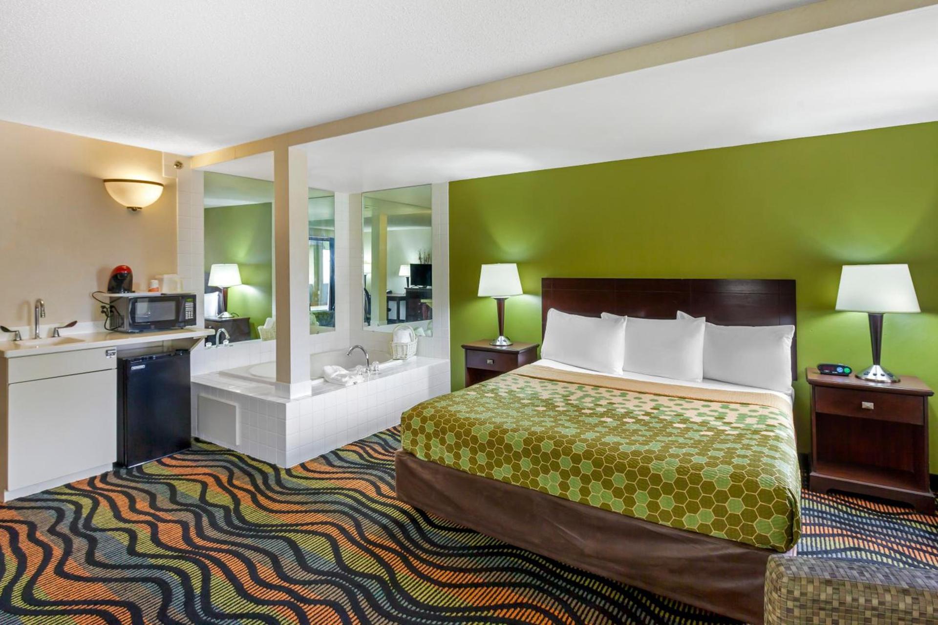 Econo Lodge Inn & Suites Oconto photo 22