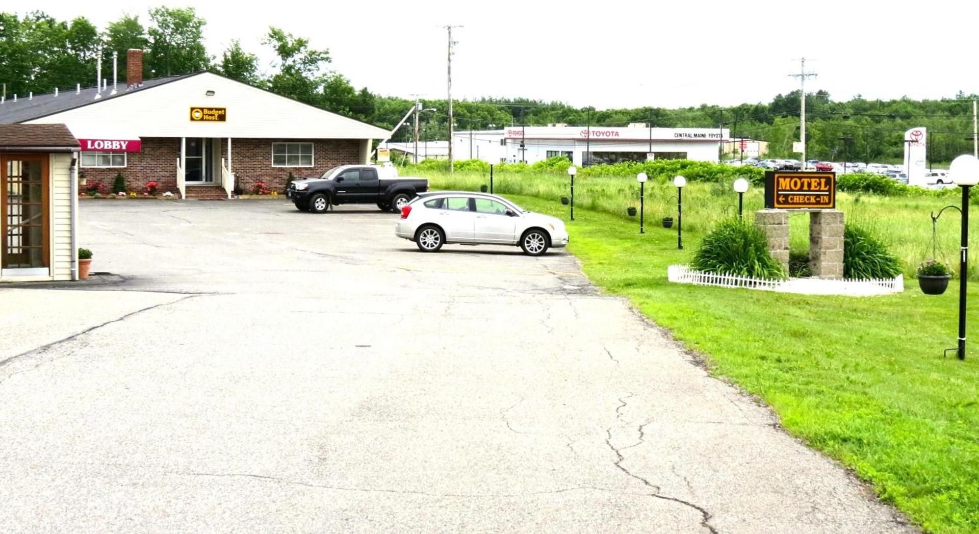 Budget Host Airport Inn photo 13