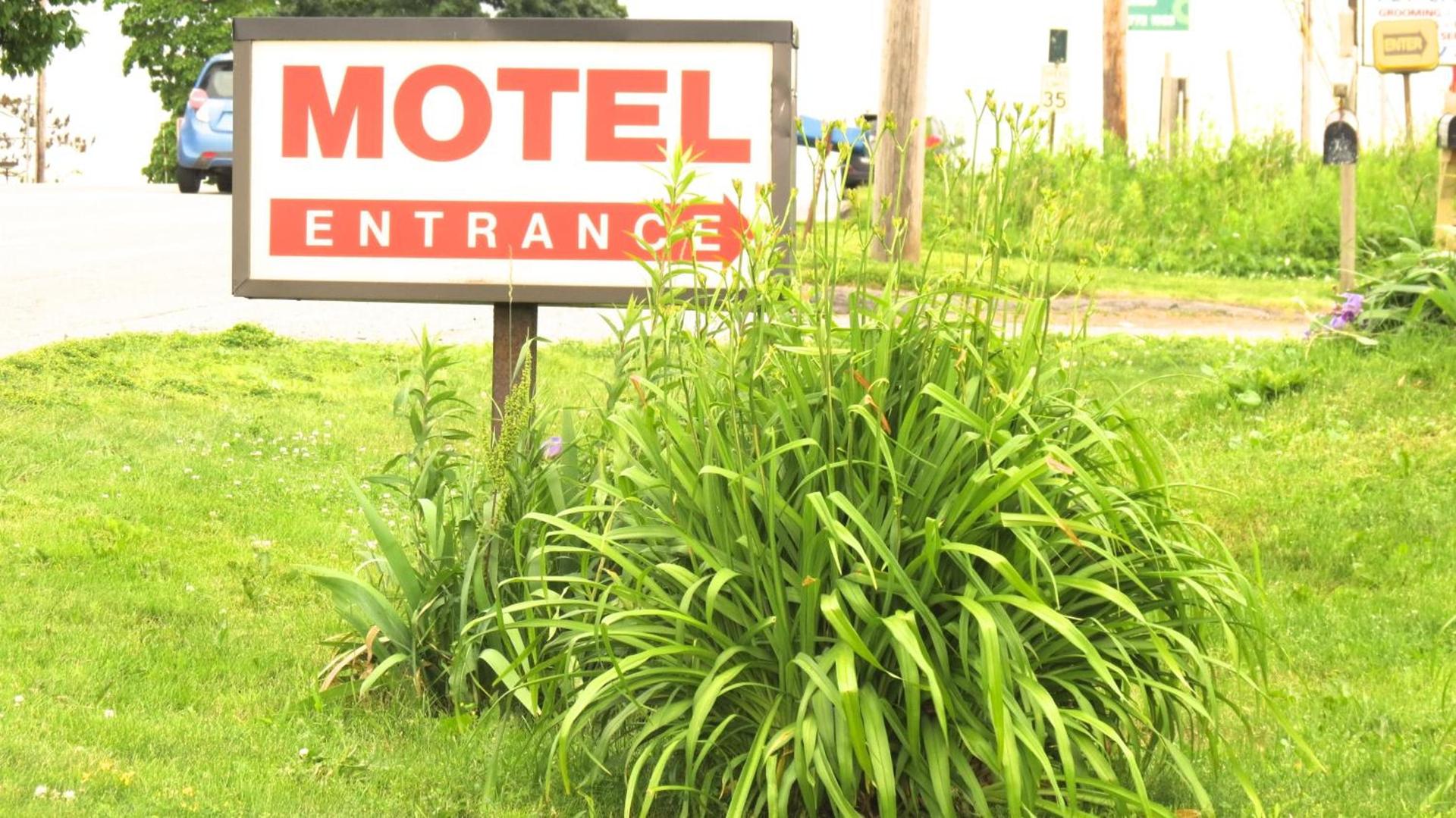 Budget Host Airport Inn photo 14