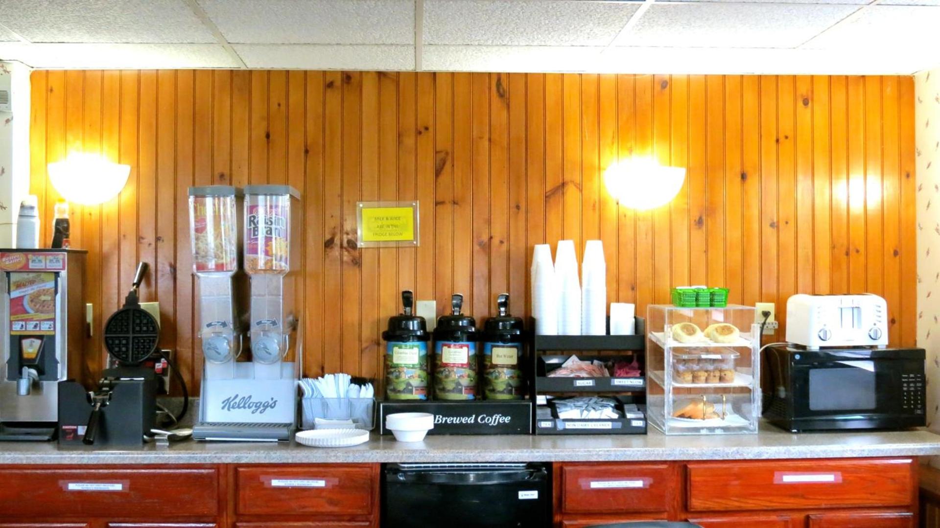 Budget Host Airport Inn photo 5