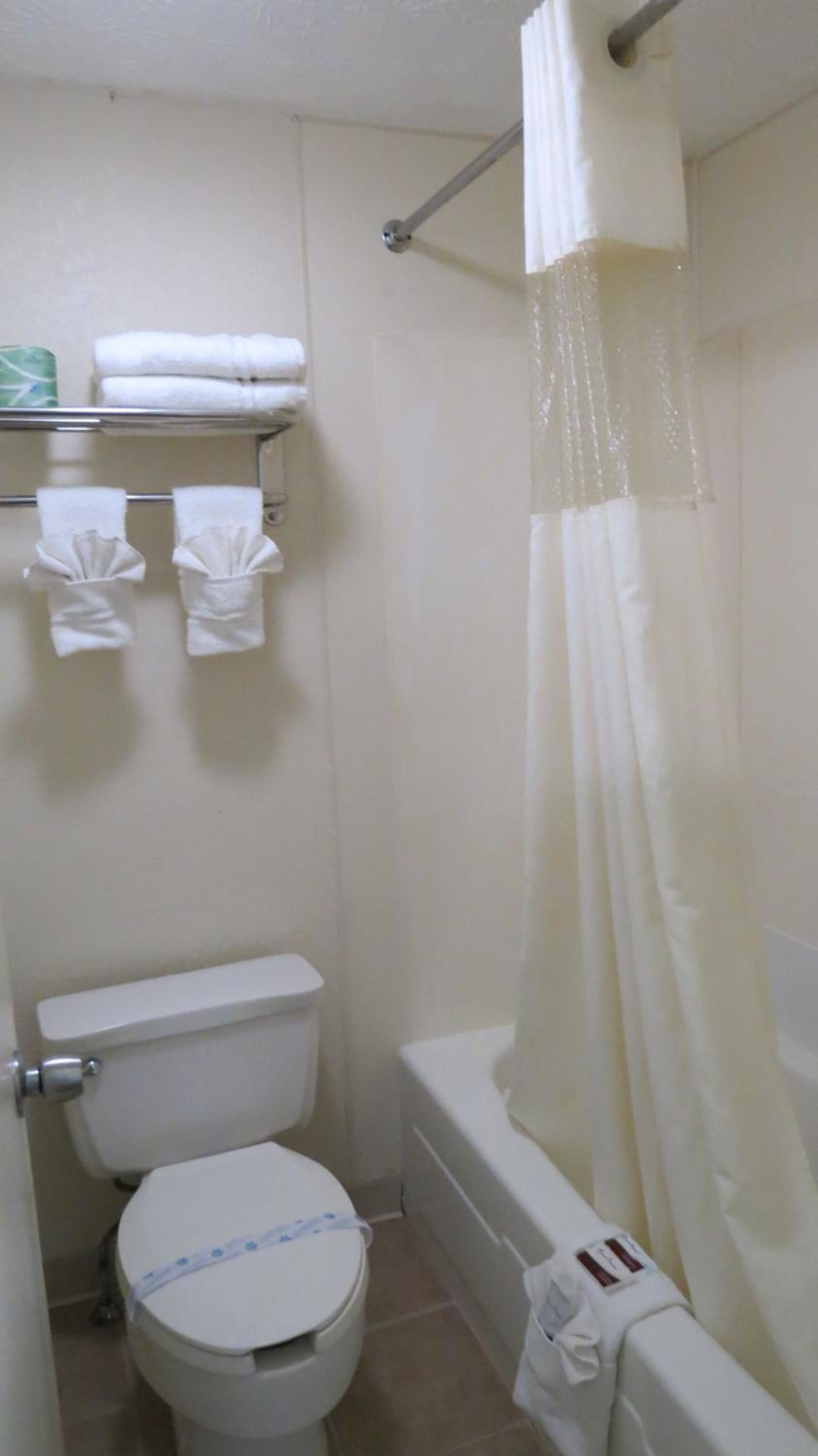 Budget Host Airport Inn photo 10