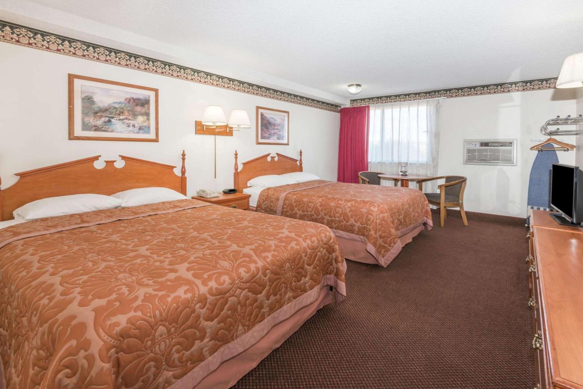 Super 8 by Wyndham Laramie photo 6