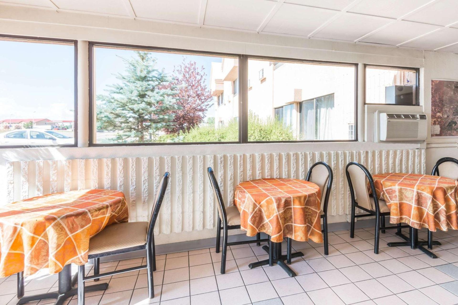 Super 8 by Wyndham Laramie photo 10