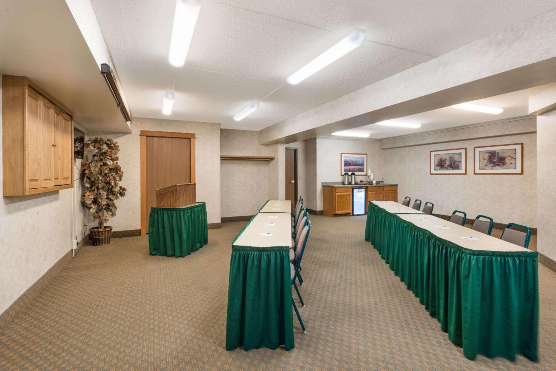 Days Inn & Suites by Wyndham Bozeman photo 33