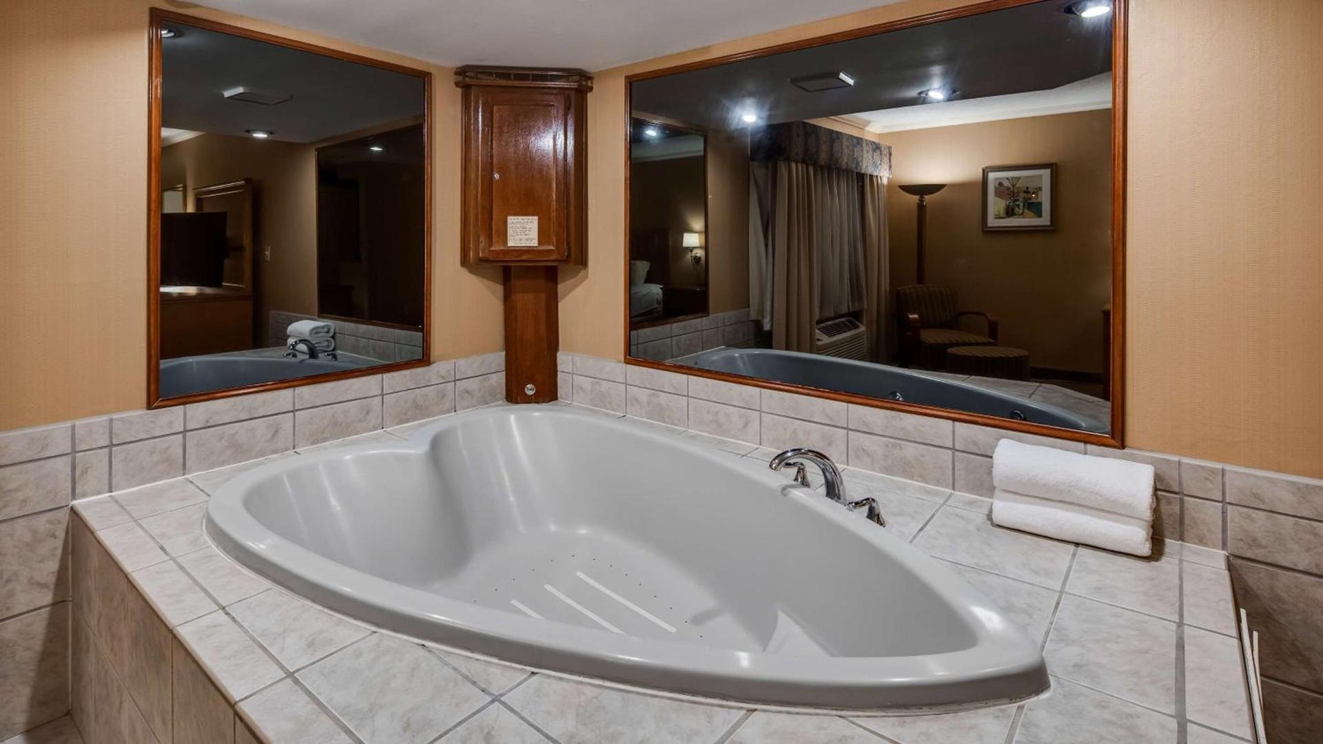 Best Western Lapeer Inn photo 34