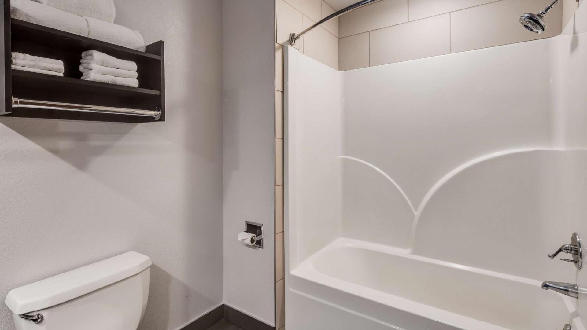 Best Western Lapeer Inn photo 41