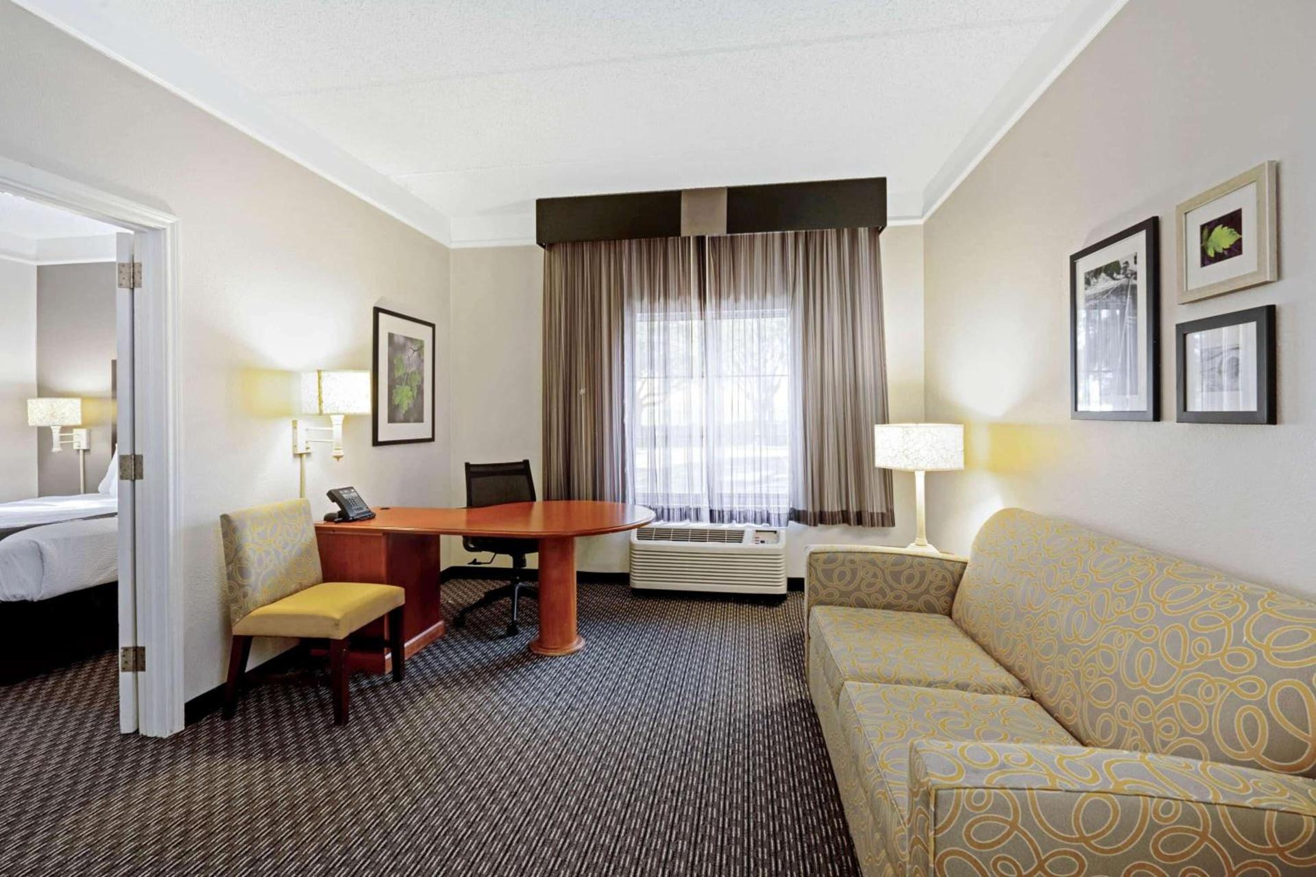 La Quinta by Wyndham Houston West Park 10 photo 22