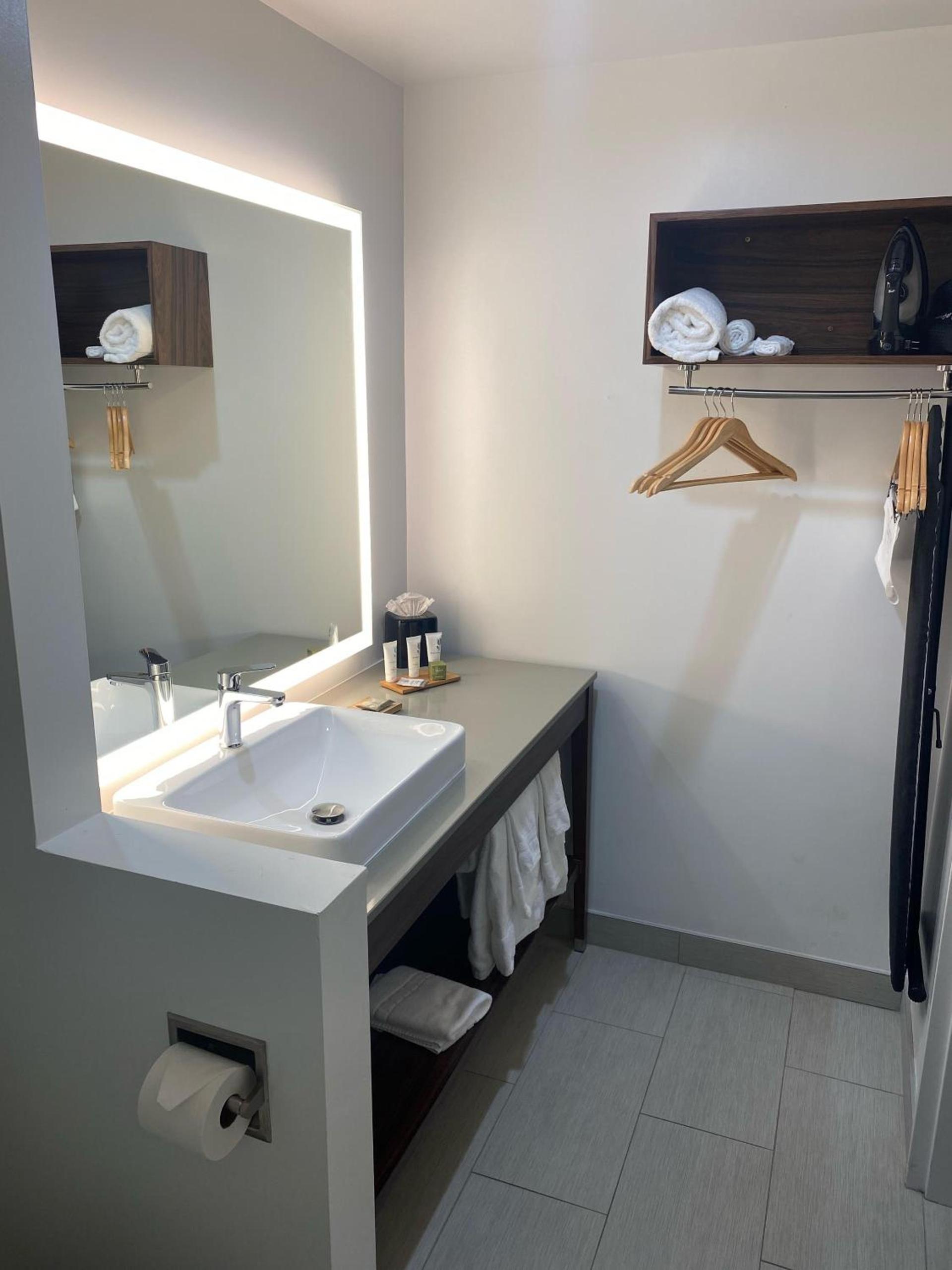 Country Inn & Suites by Radisson, Vallejo Napa Valley, CA photo 43