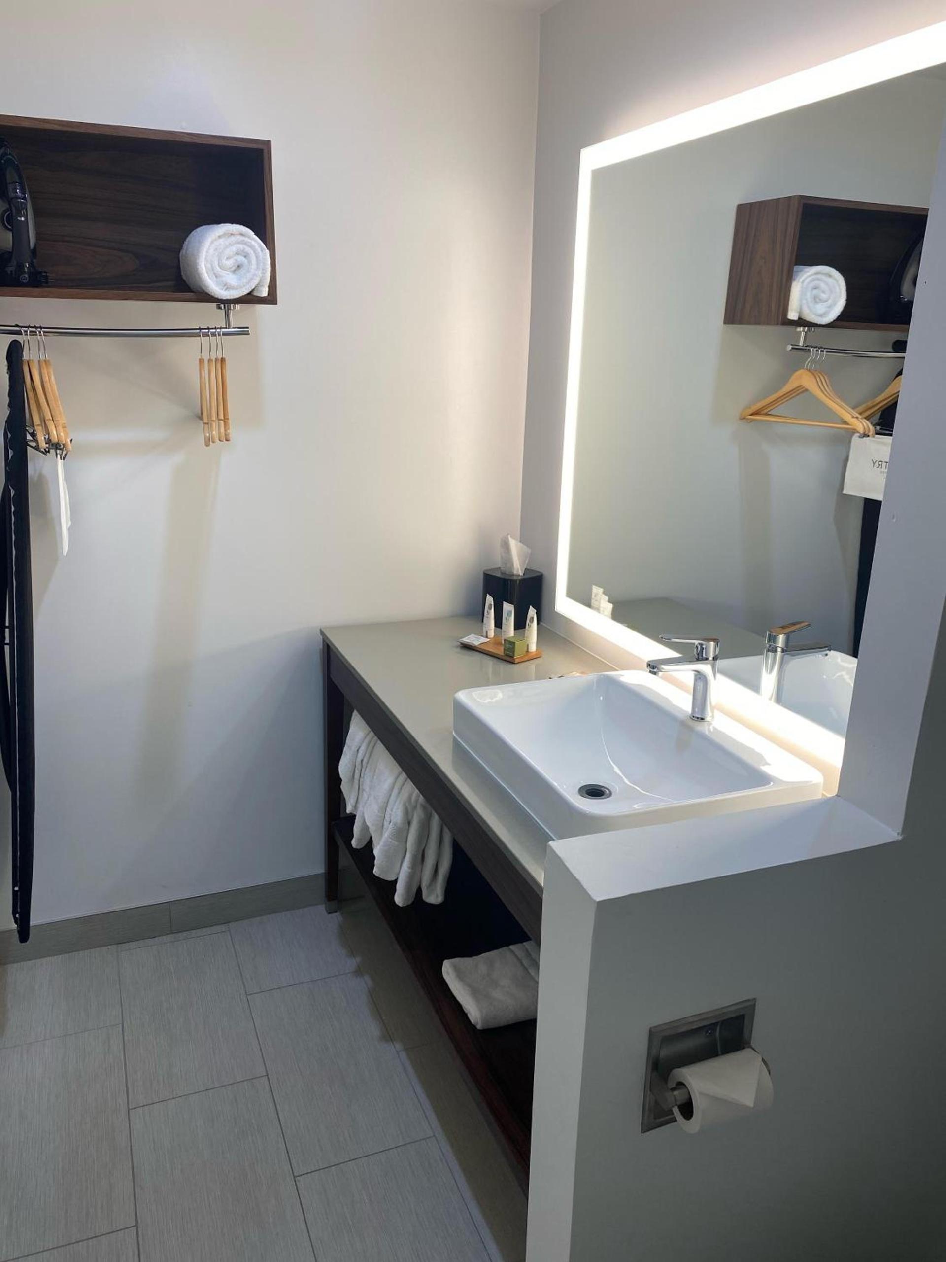 Country Inn & Suites by Radisson, Vallejo Napa Valley, CA photo 49