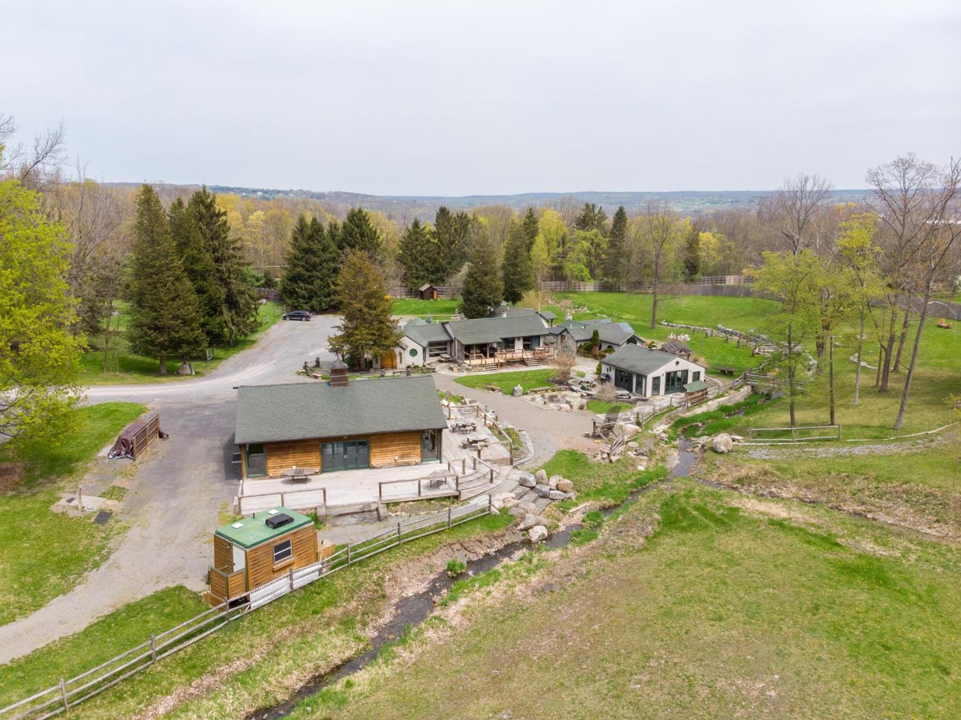 New Park Venue & Suites photo 1