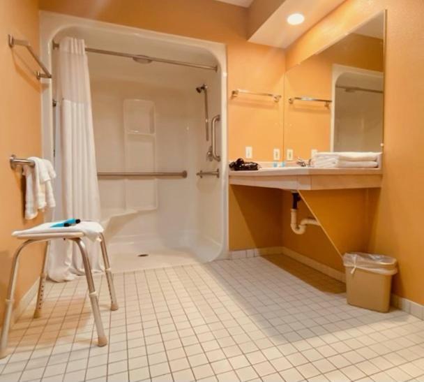 Rosewood Inn & Suites photo 2