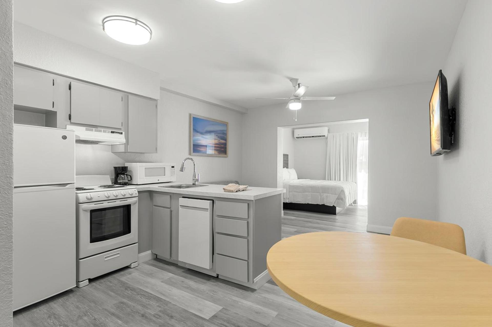 Grand Shores West photo 34