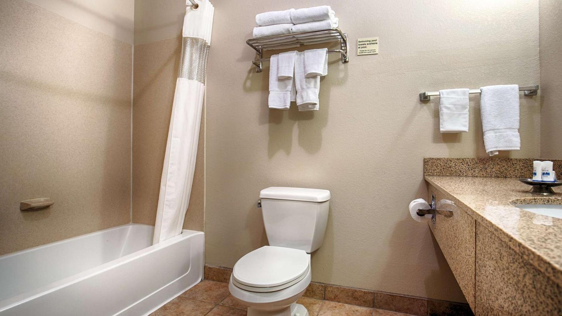 Best Western Plus Eastgate Inn & Suites photo 23