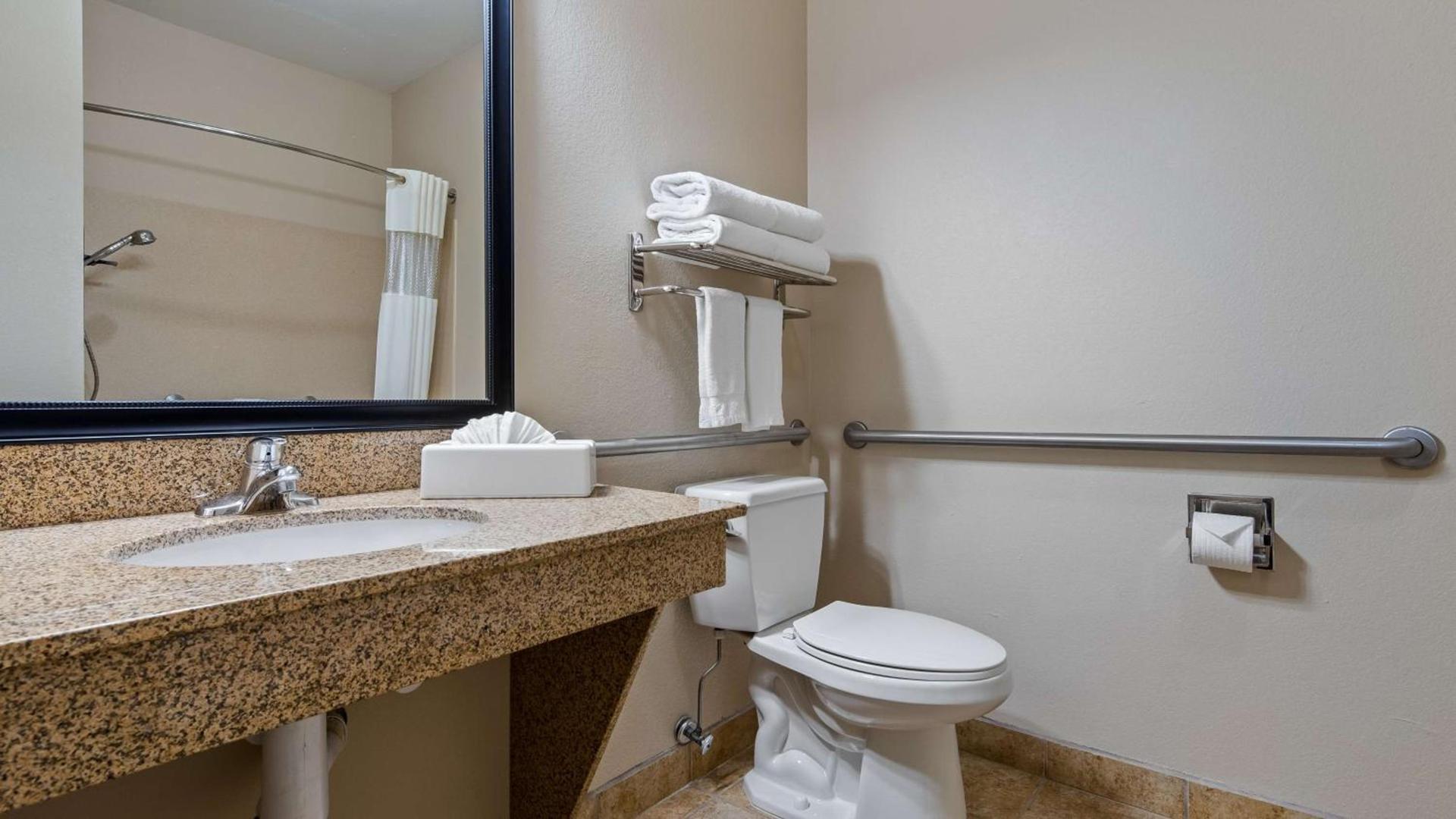 Best Western Plus Eastgate Inn & Suites photo 22