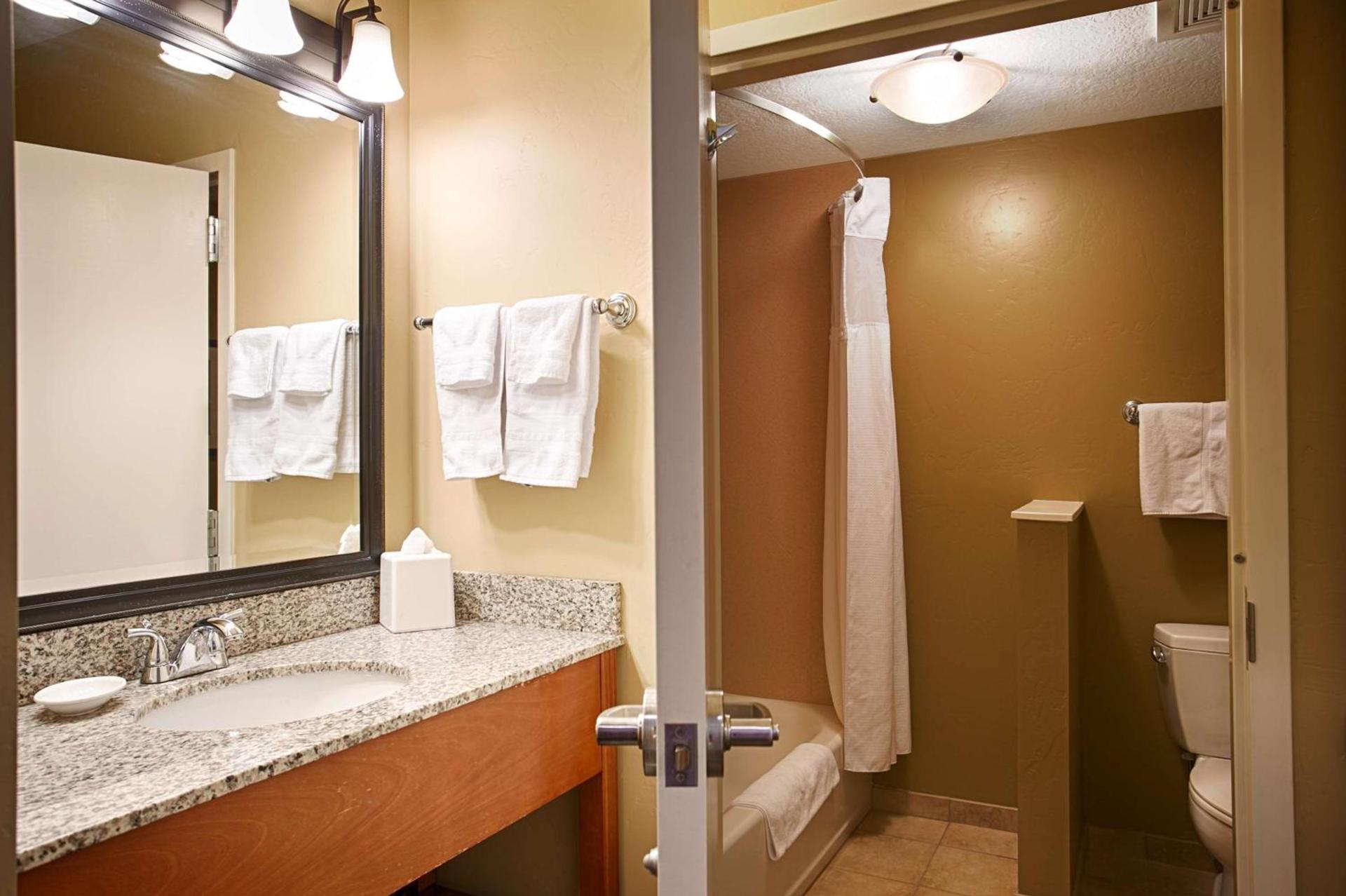 Best Western Plus Canyon Pines photo 19