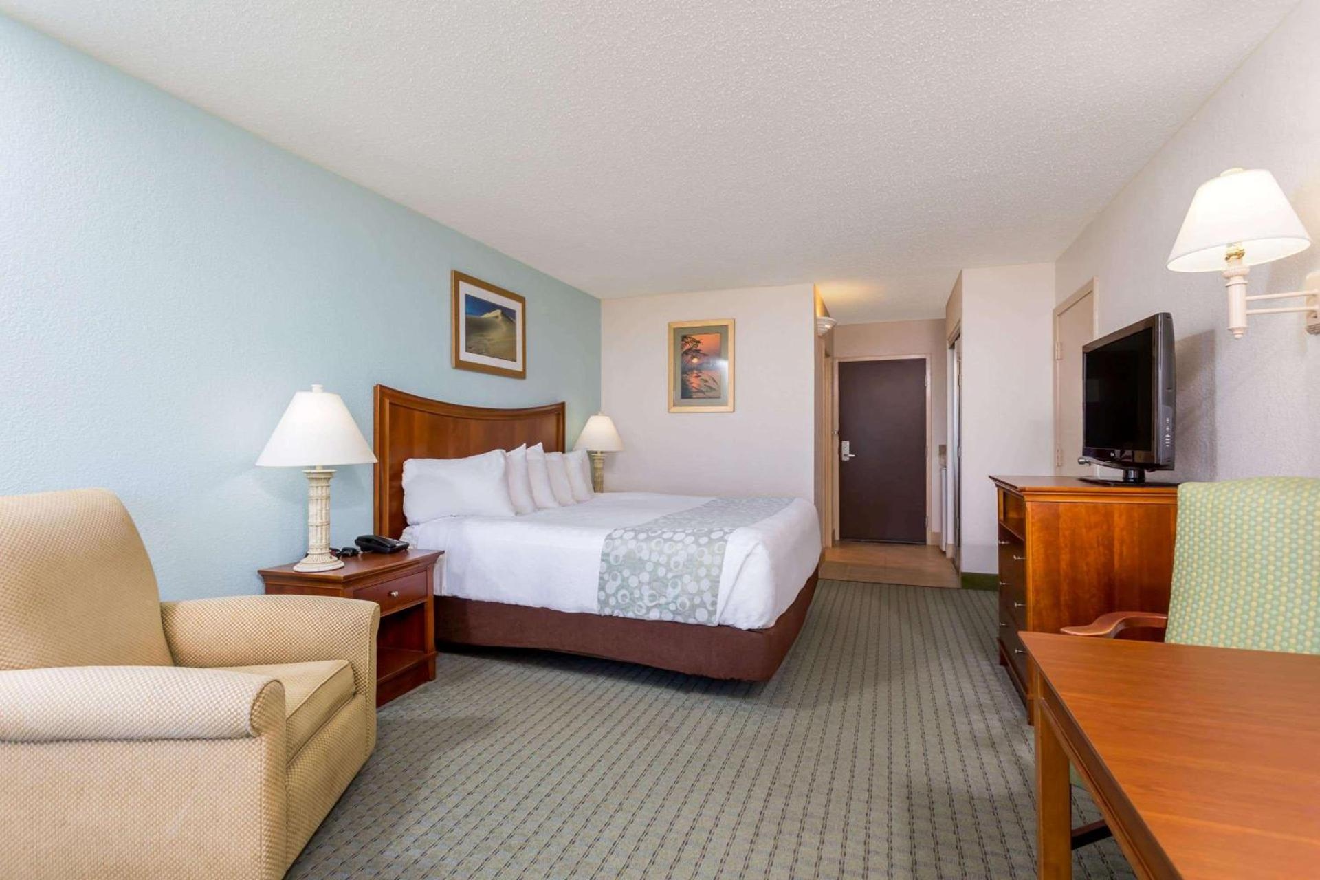 Ramada Plaza by Wyndham Nags Head Oceanfront photo 15