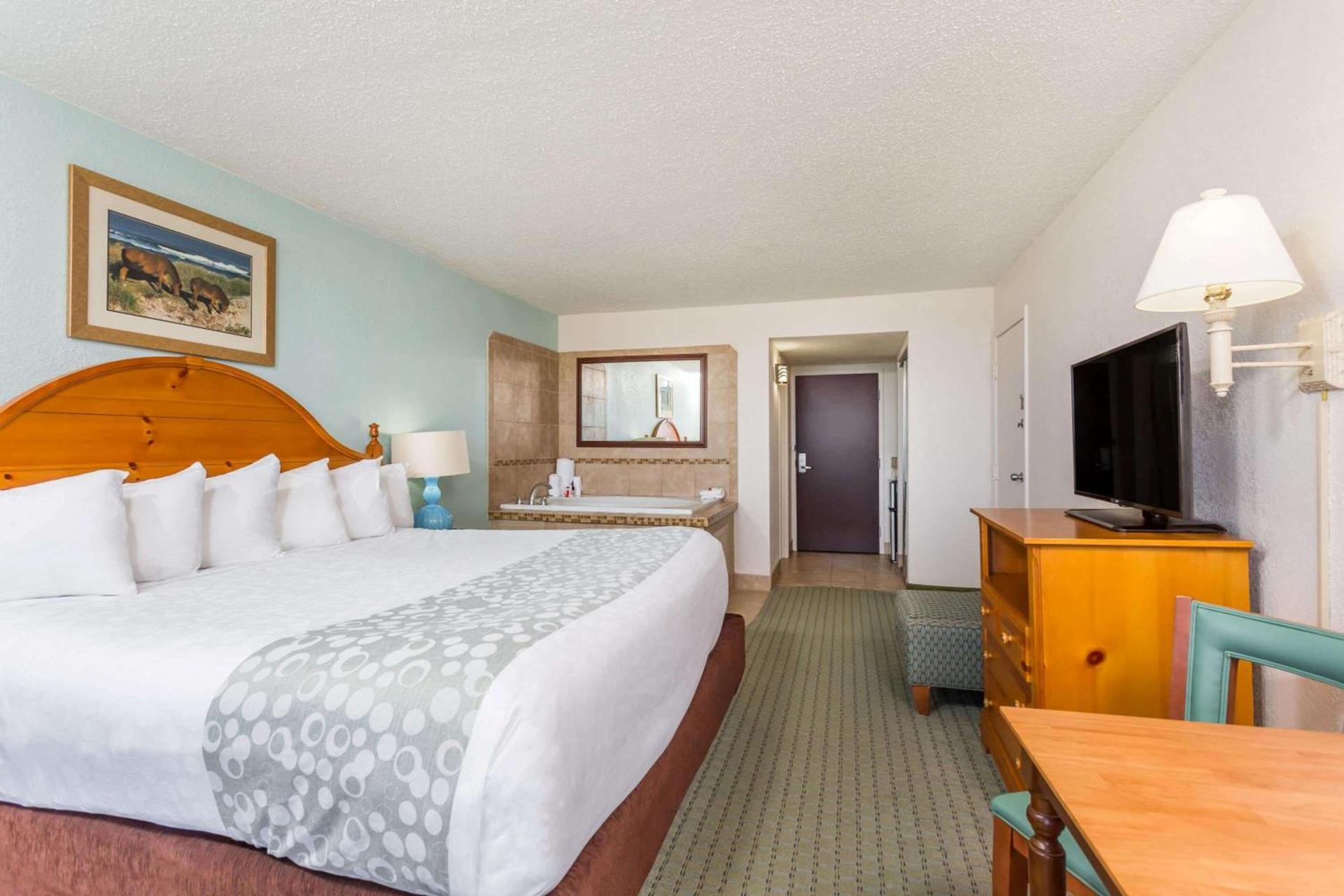 Ramada Plaza by Wyndham Nags Head Oceanfront photo 16