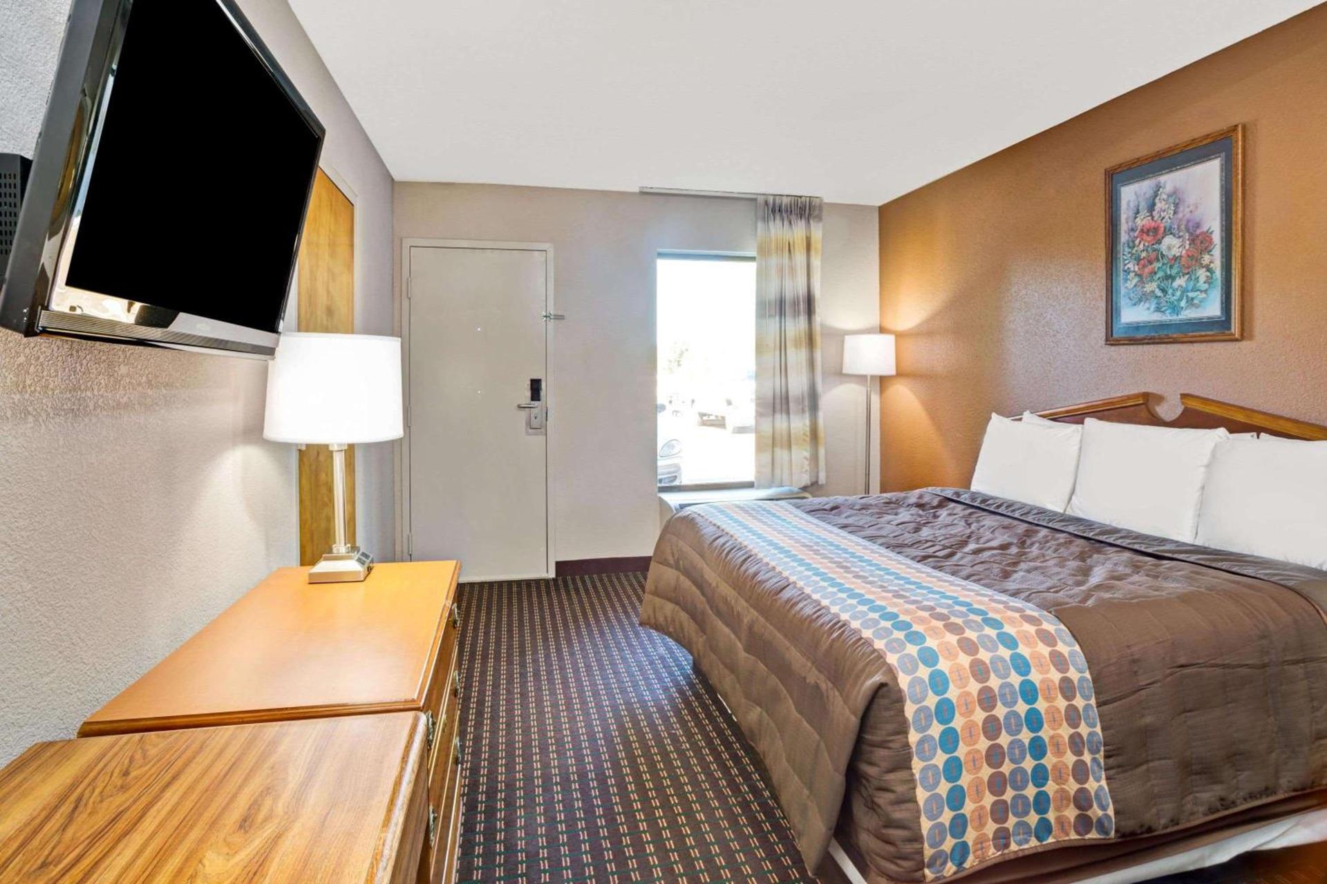 Days Inn by Wyndham Hernando photo 7