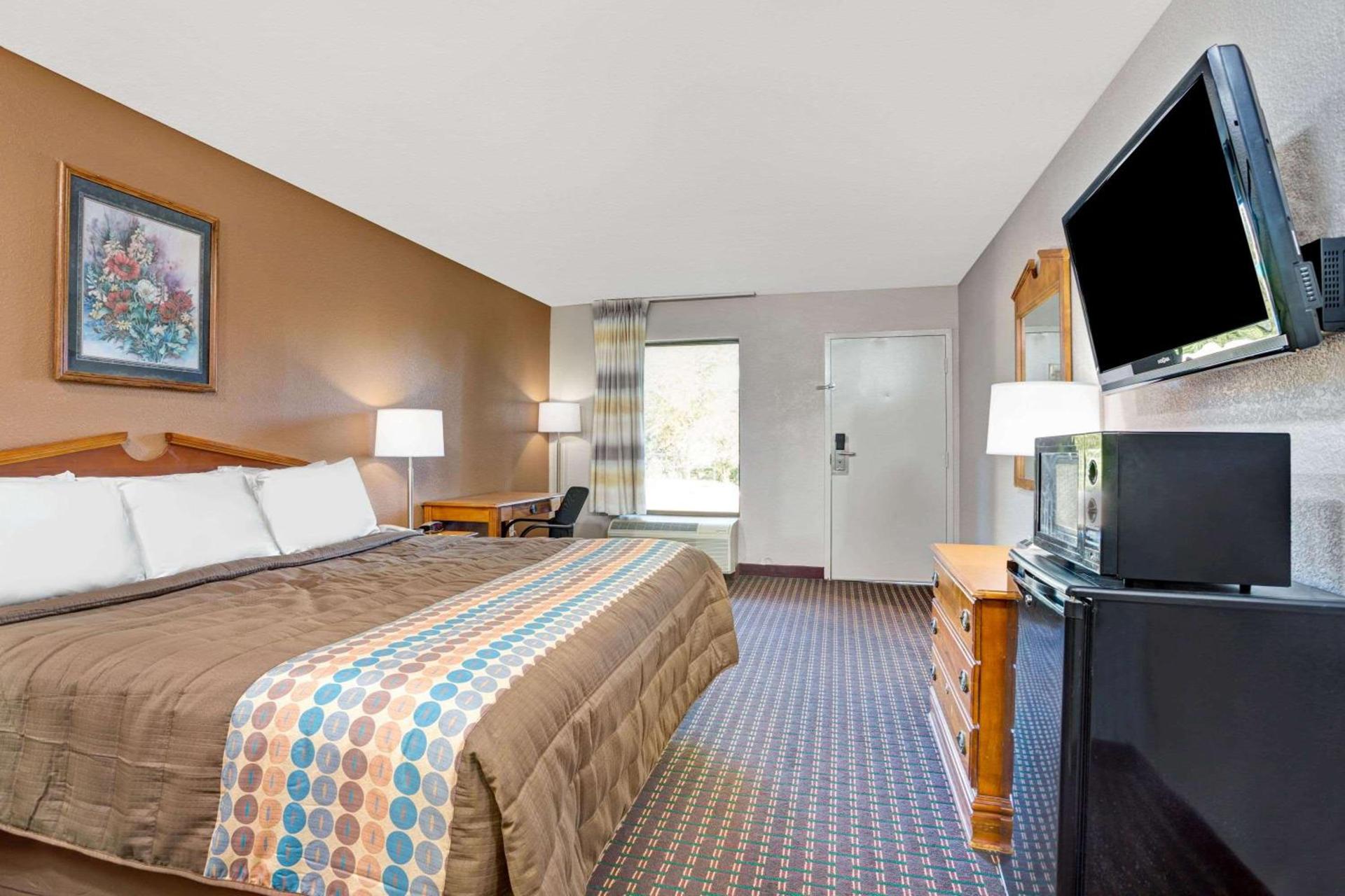 Days Inn by Wyndham Hernando photo 5