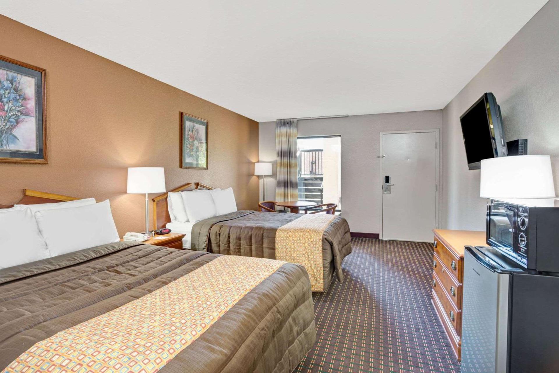 Days Inn by Wyndham Hernando photo 9