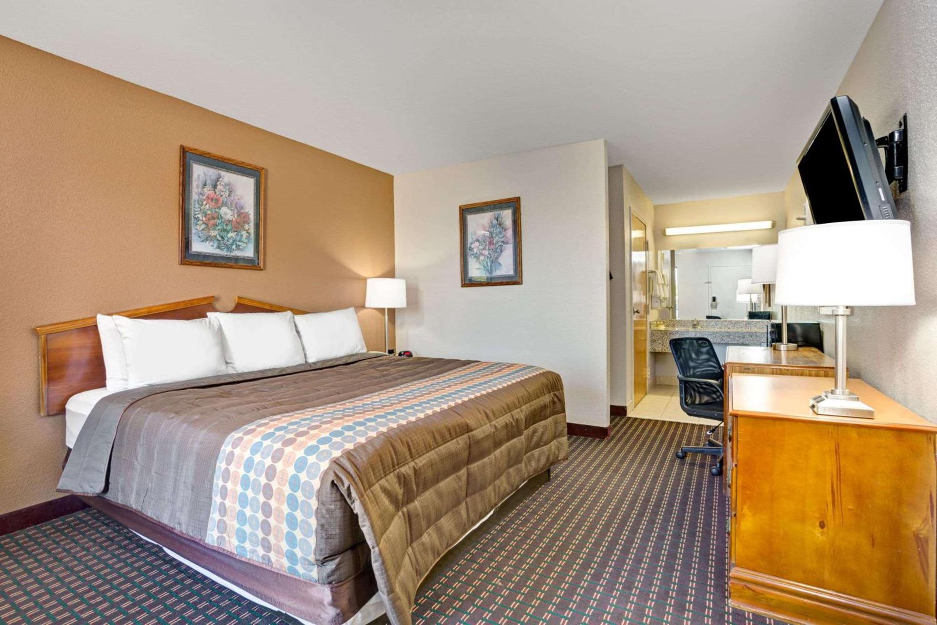 Days Inn by Wyndham Hernando photo 11