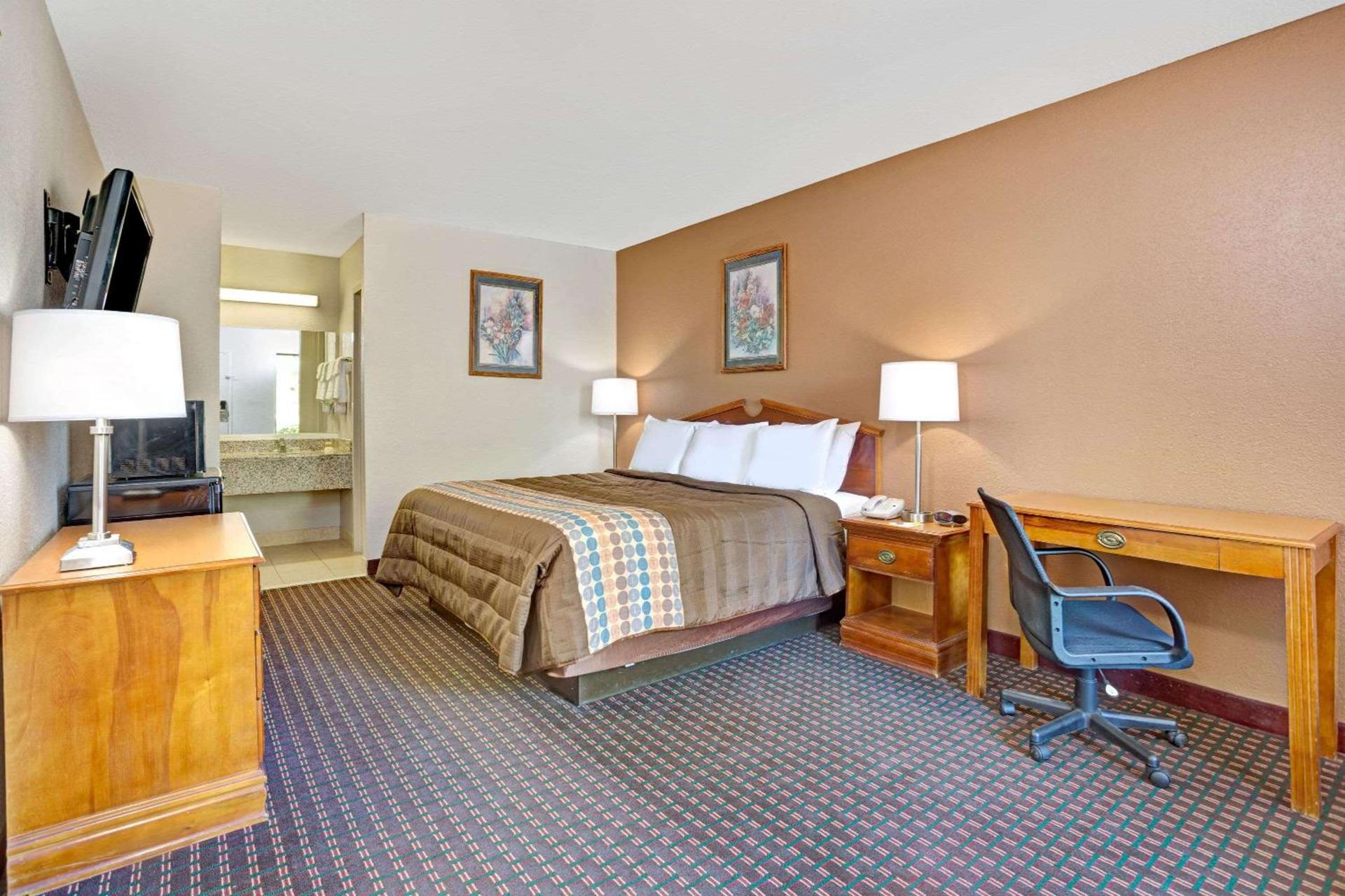 Days Inn by Wyndham Hernando photo 6