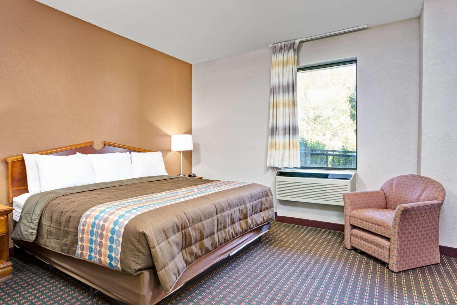 Days Inn by Wyndham Hernando photo 12