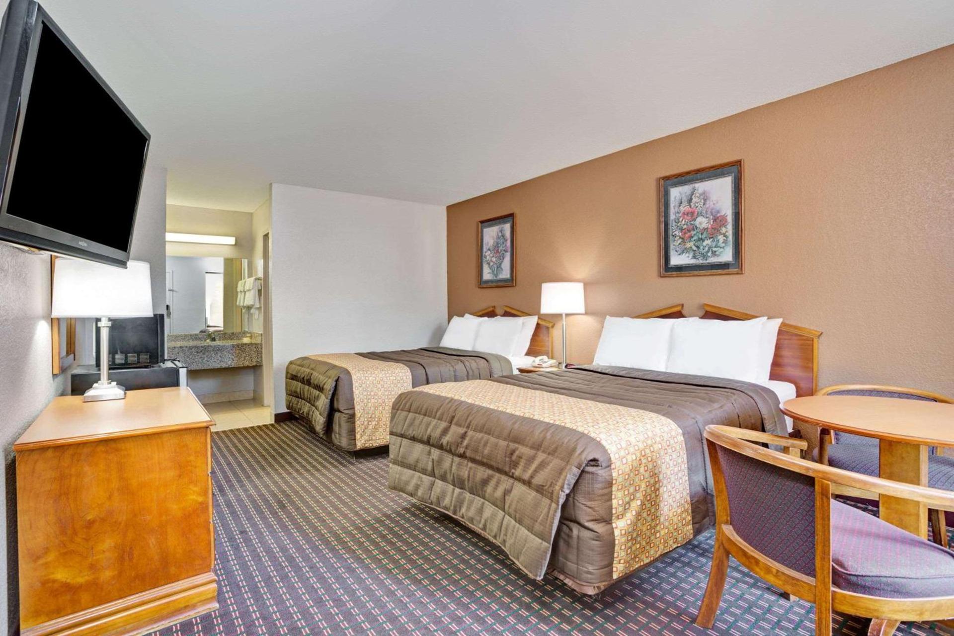 Days Inn by Wyndham Hernando photo 13