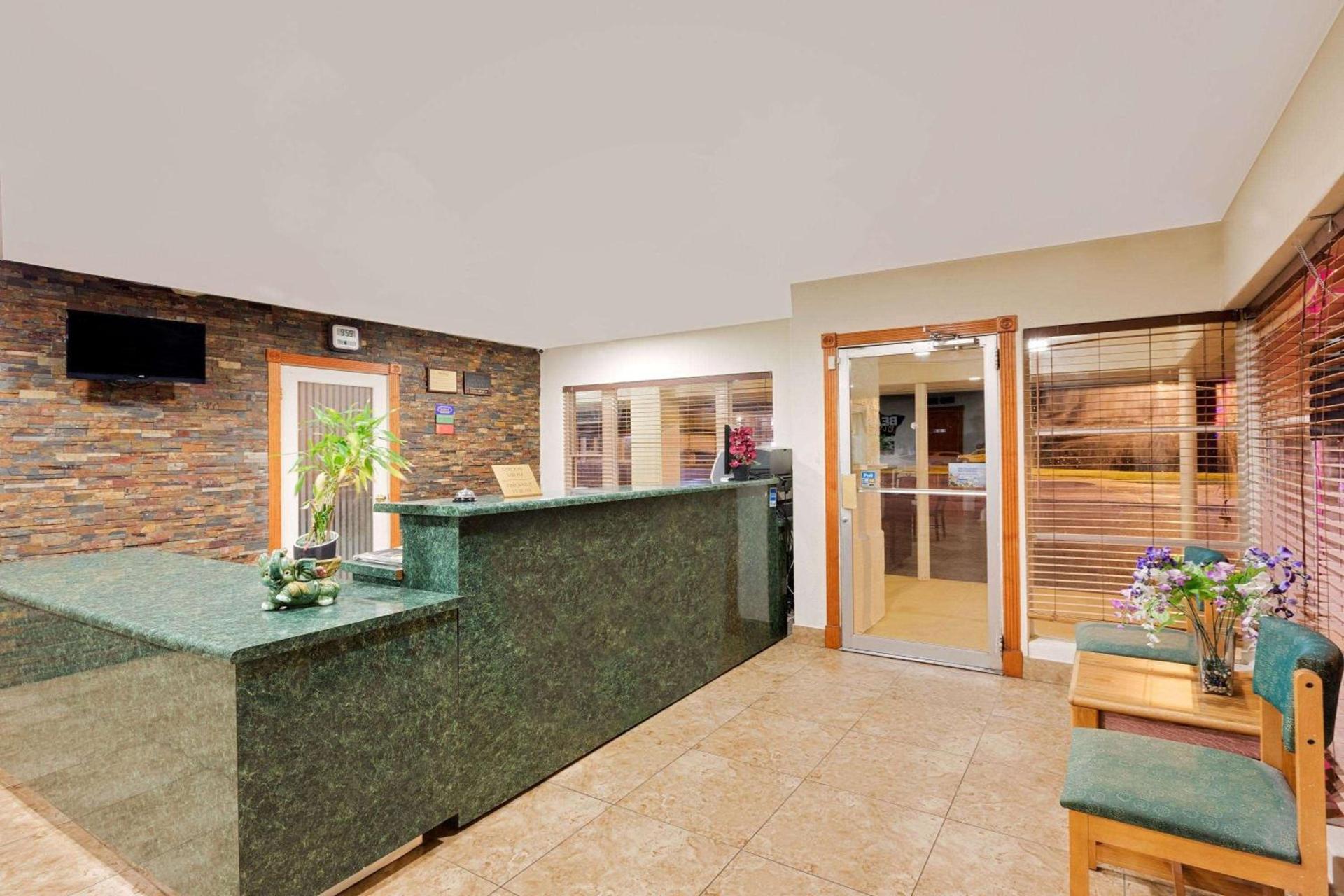 Travelodge by Wyndham Ozona photo 3