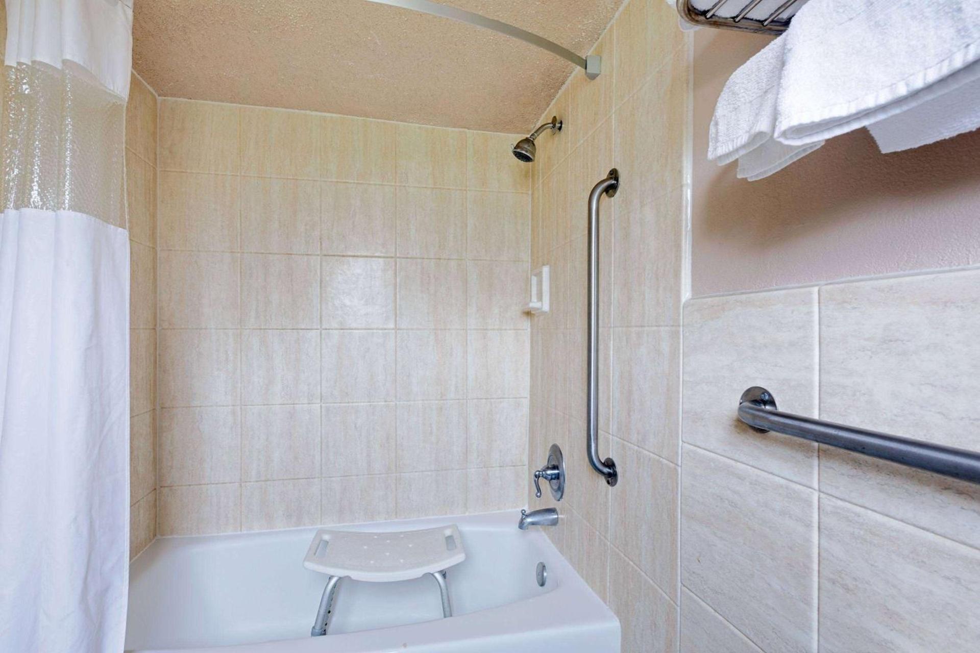 Travelodge by Wyndham Ozona photo 7