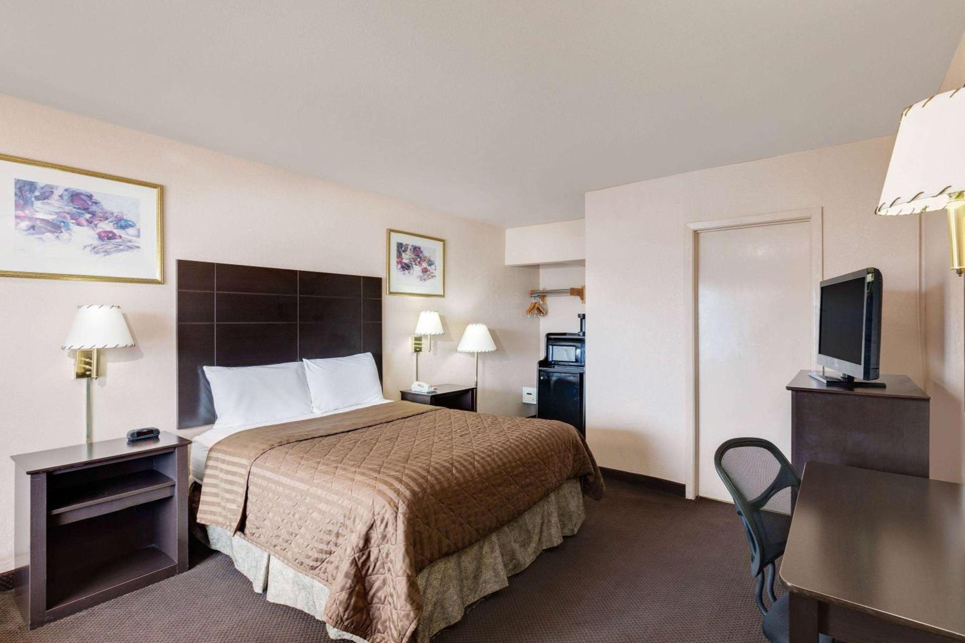 Travelodge by Wyndham Ozona photo 10