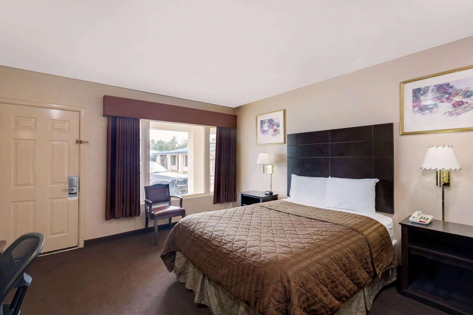 Travelodge by Wyndham Ozona photo 9