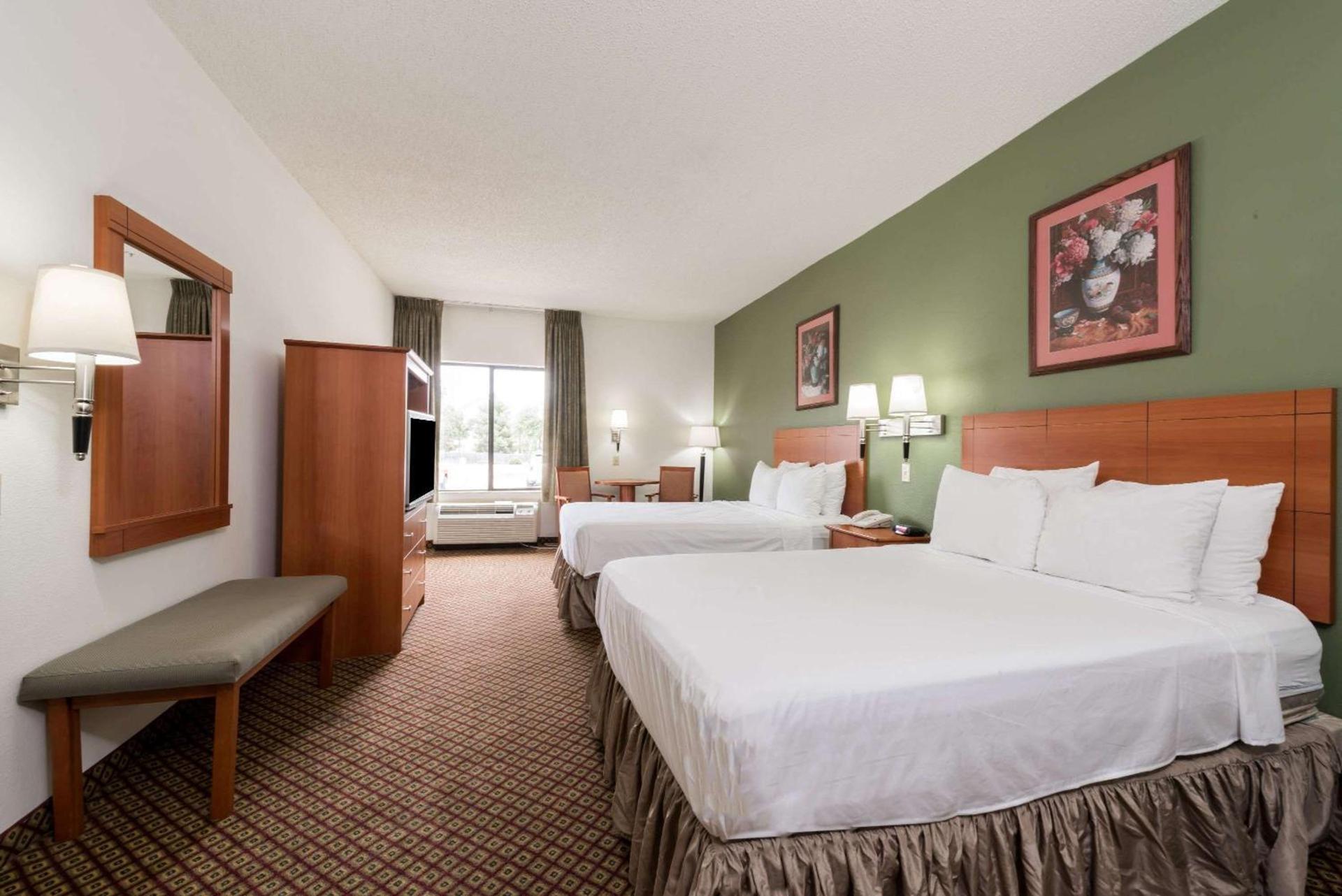 Super 8 by Wyndham Fort Worth Downtown South photo 4