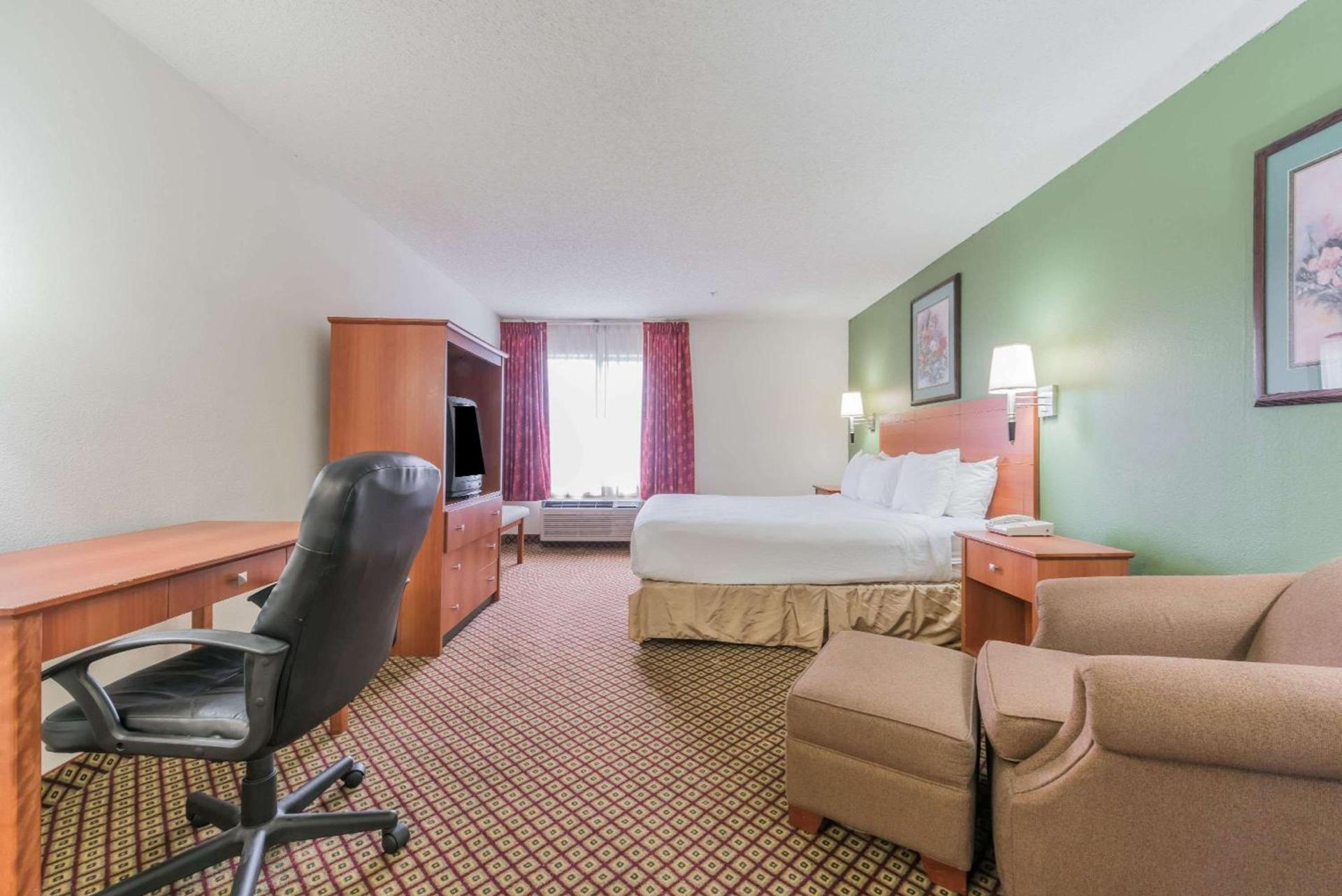 Super 8 by Wyndham Fort Worth Downtown South photo 7