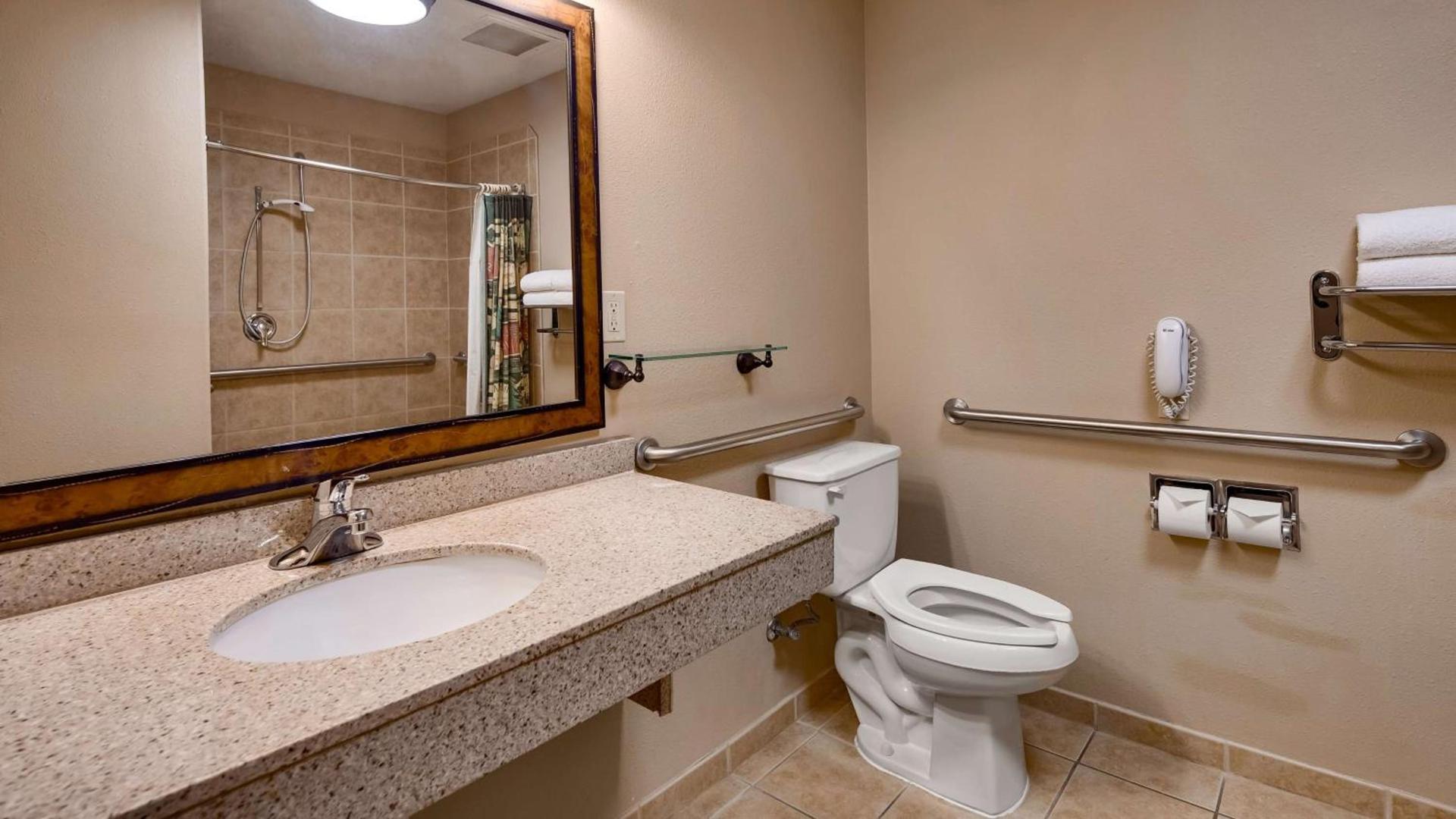 Best Western Plus Kelly Inn & Suites photo 47
