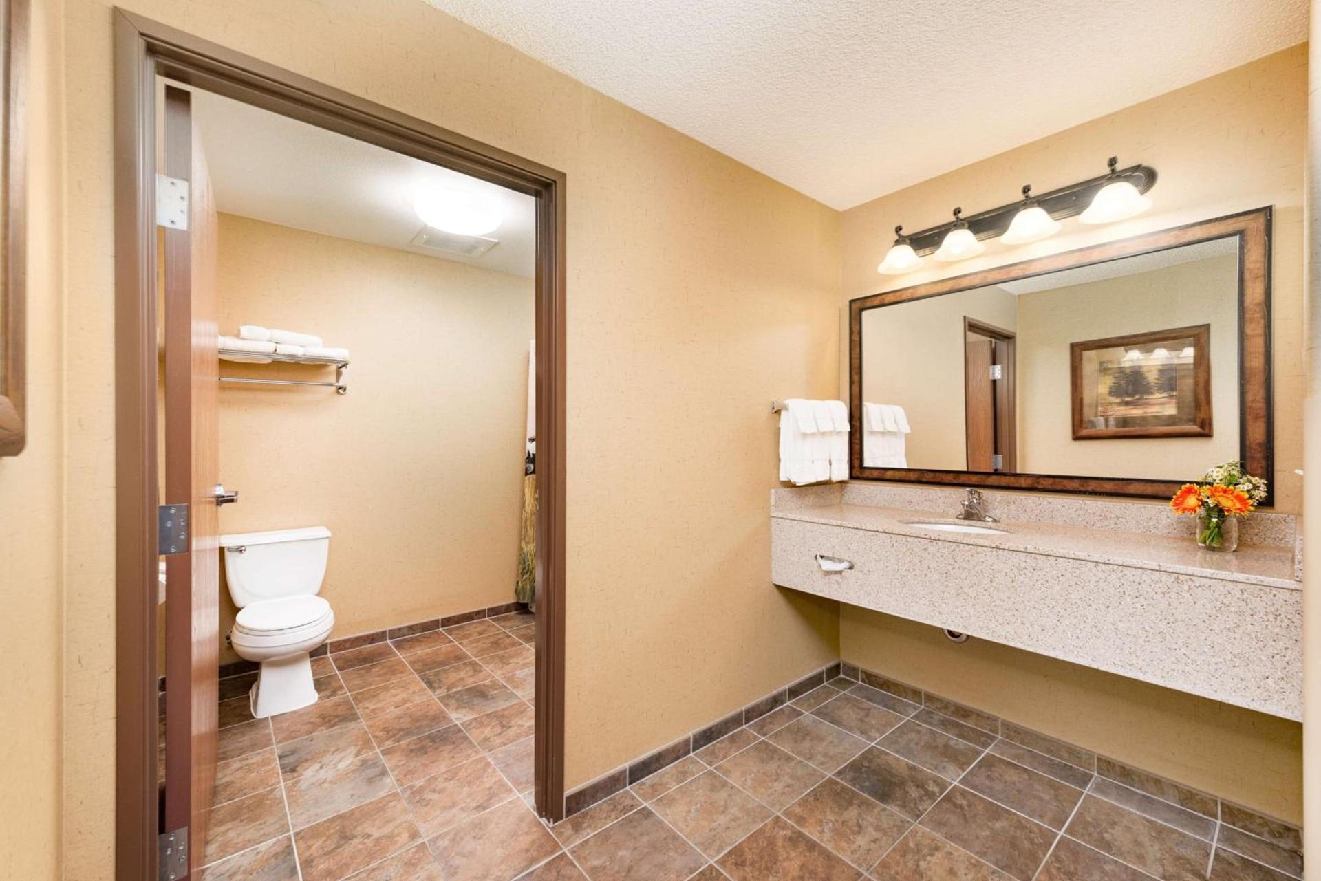 Best Western Plus Kelly Inn & Suites photo 48