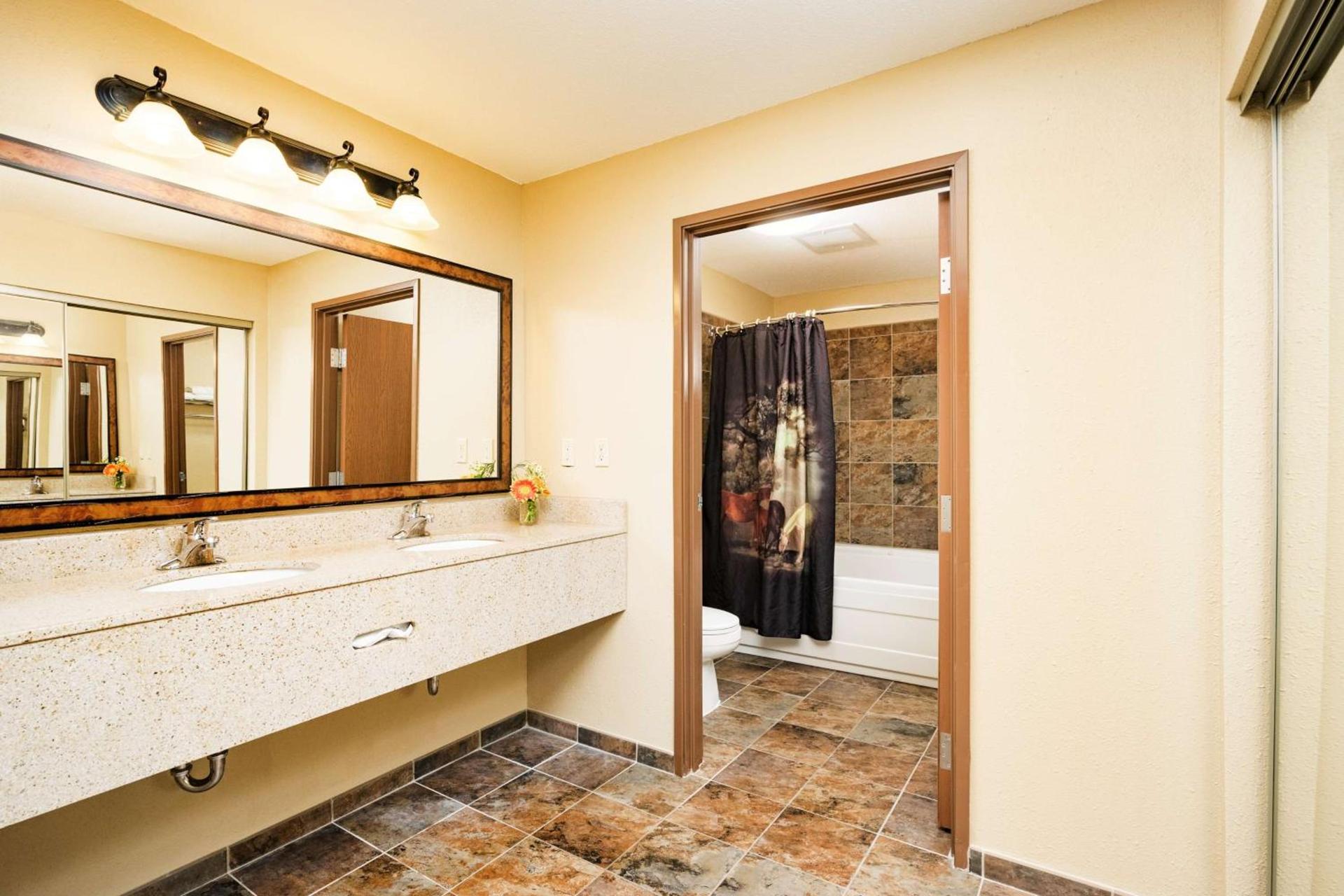 Best Western Plus Kelly Inn & Suites photo 50