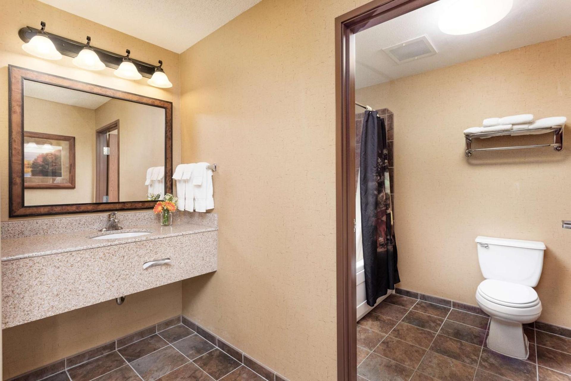 Best Western Plus Kelly Inn & Suites photo 51