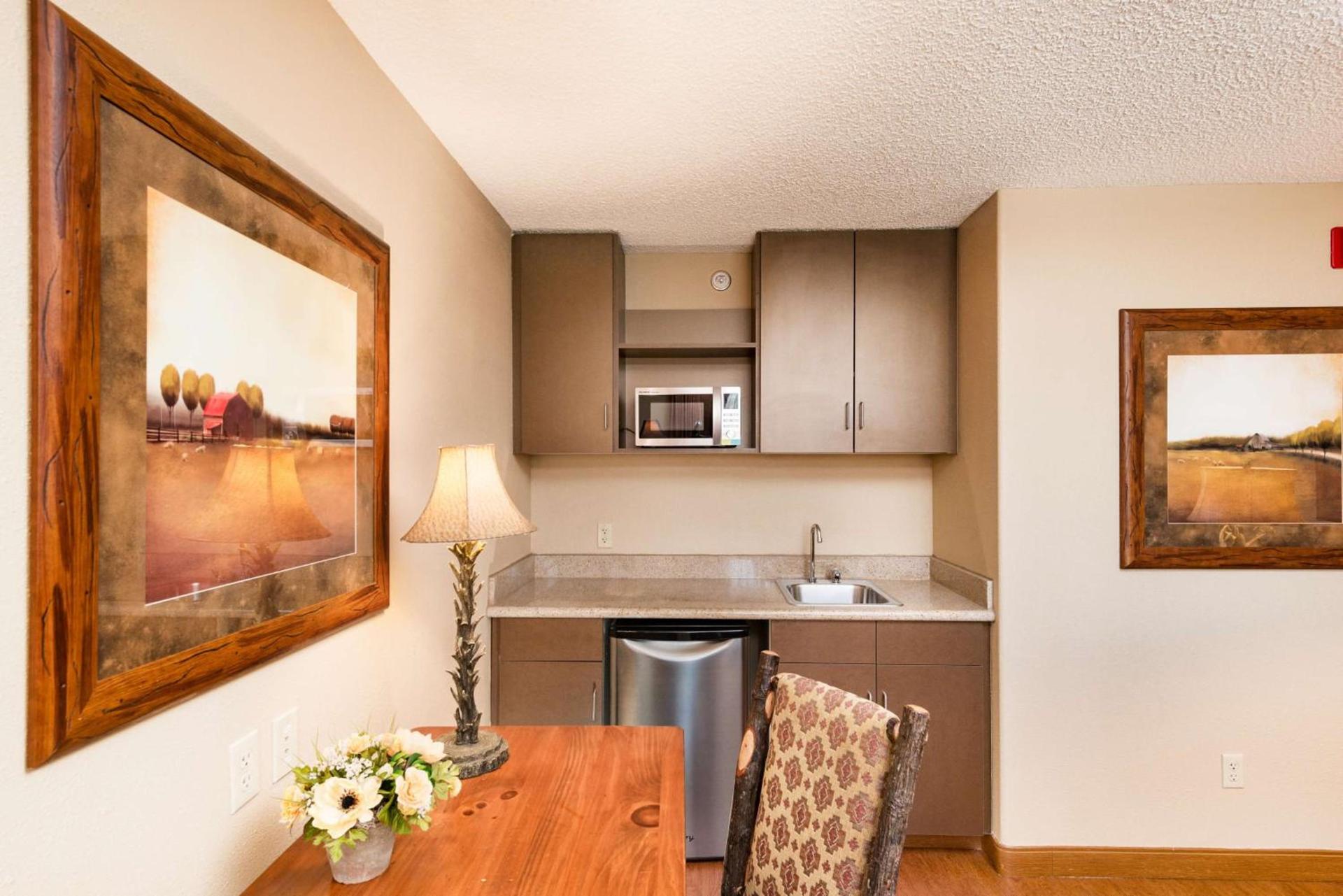 Best Western Plus Kelly Inn & Suites photo 36