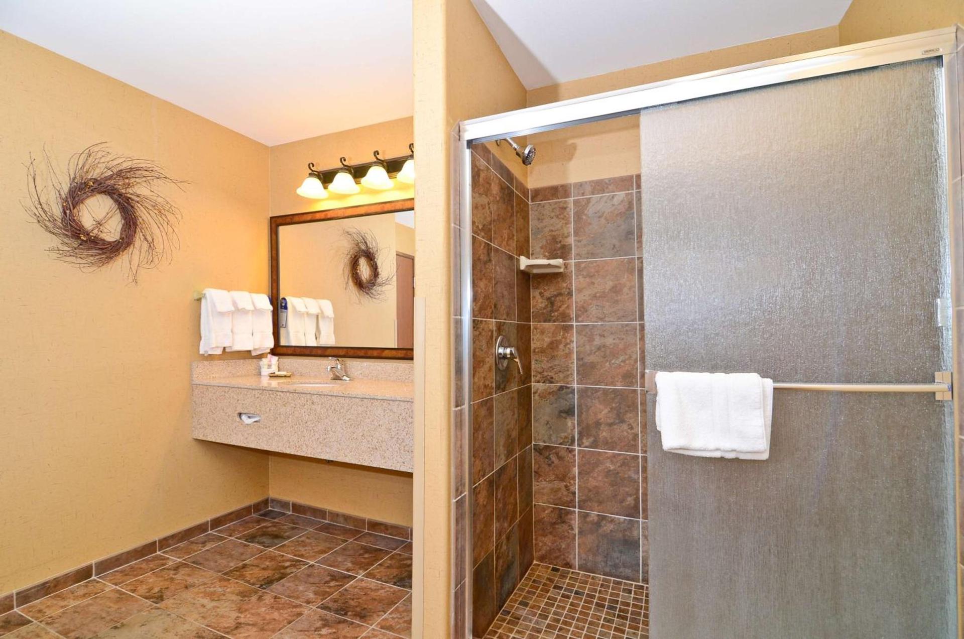 Best Western Plus Kelly Inn & Suites photo 52